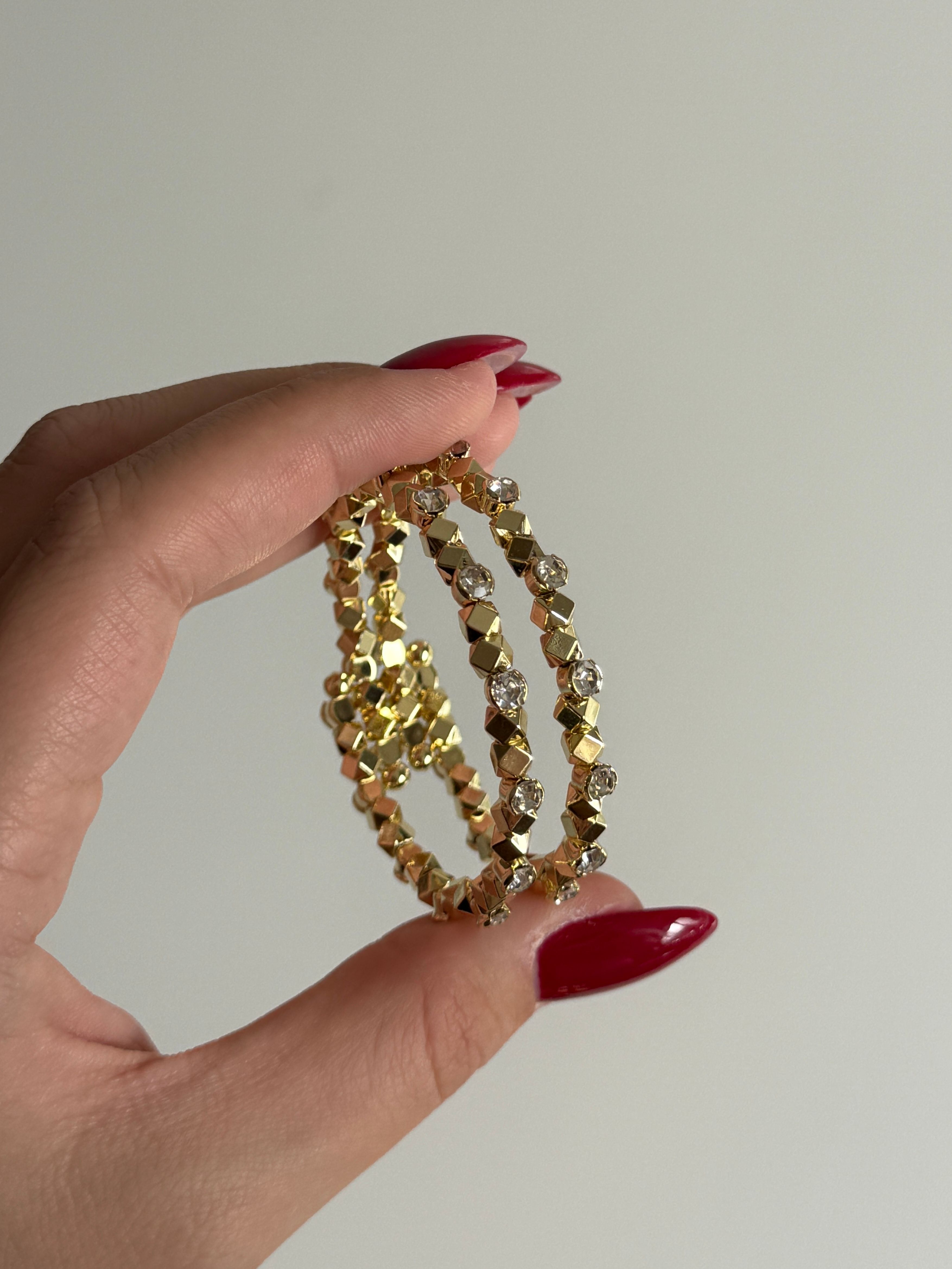 Gold Rengi Zirkon Taş Detaylı Küp Küp Kadın Kelepçe Bileklik