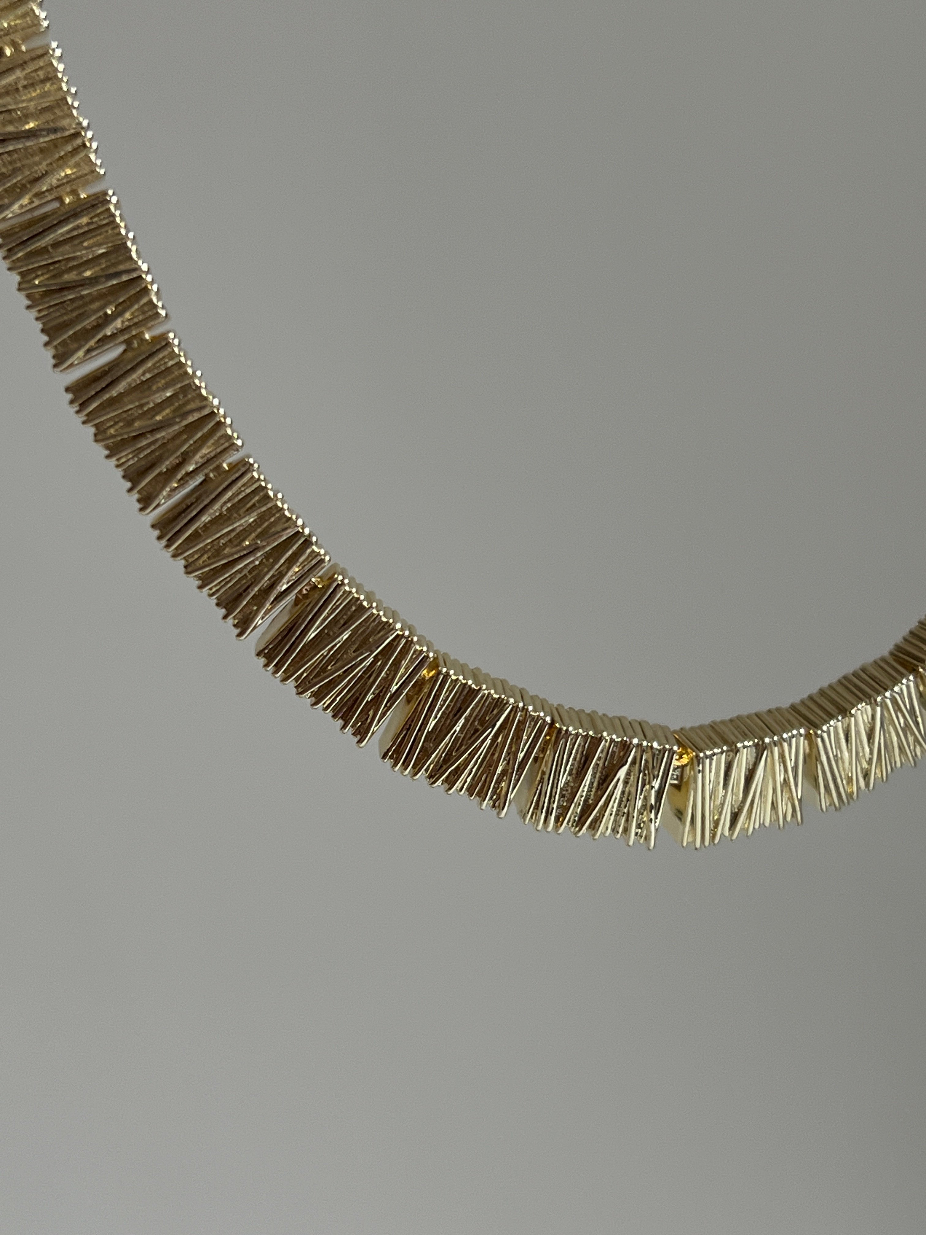Gold Rengi Küp Küp Model Kadın Kolye