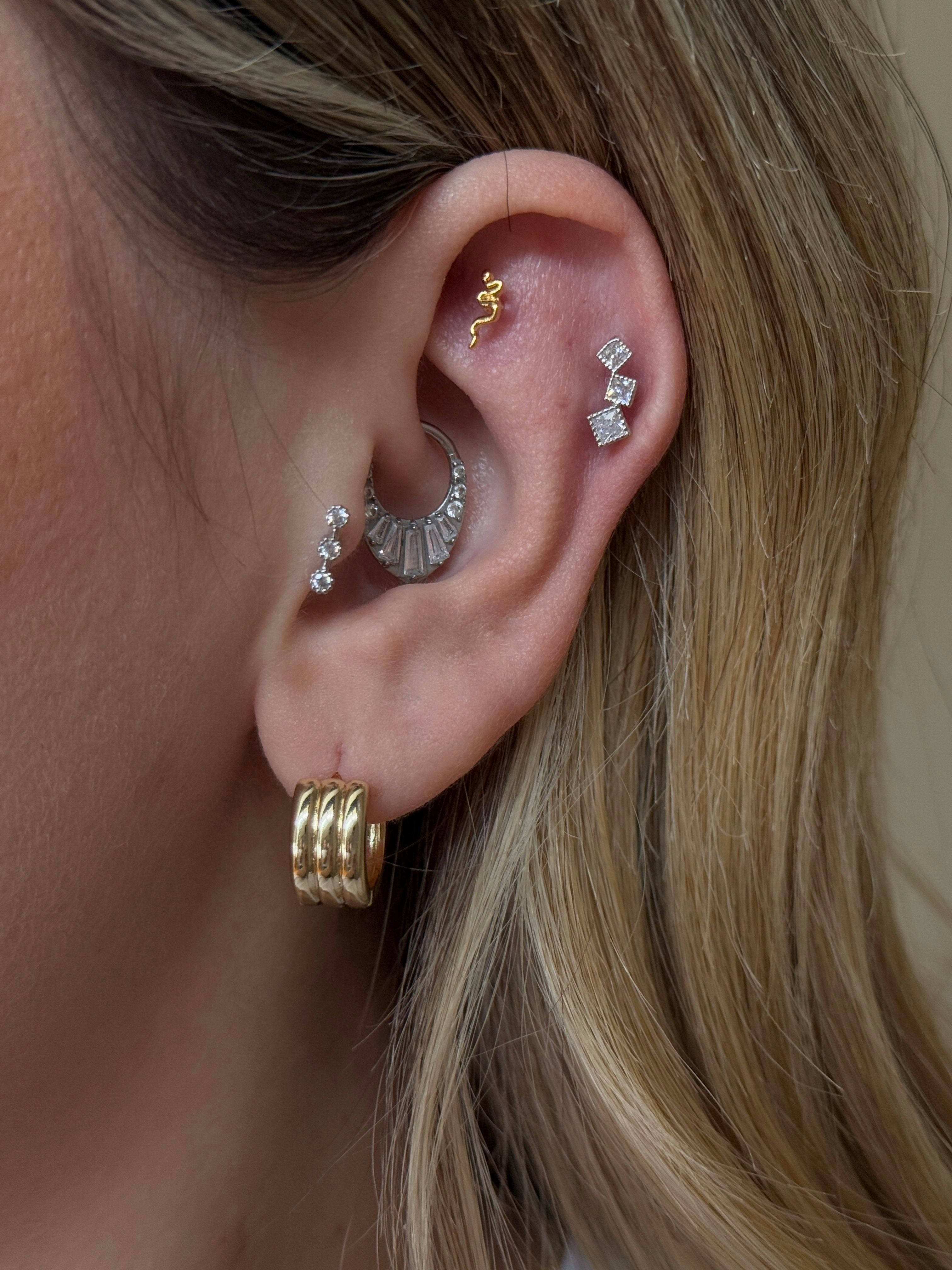 Zirkon Taşlı Üç Sıra Kare Kadın Piercing