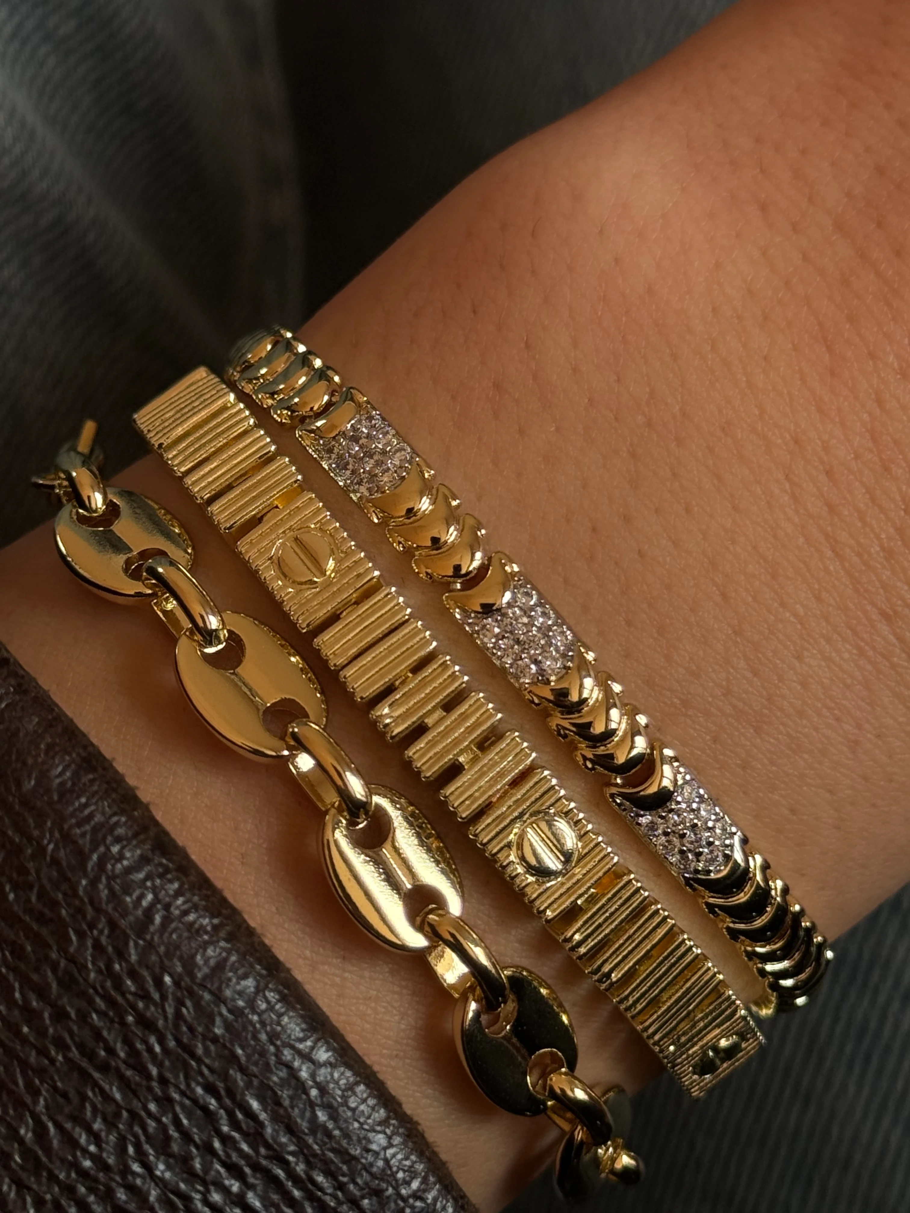 Gold Rengi Bileklik Kombini