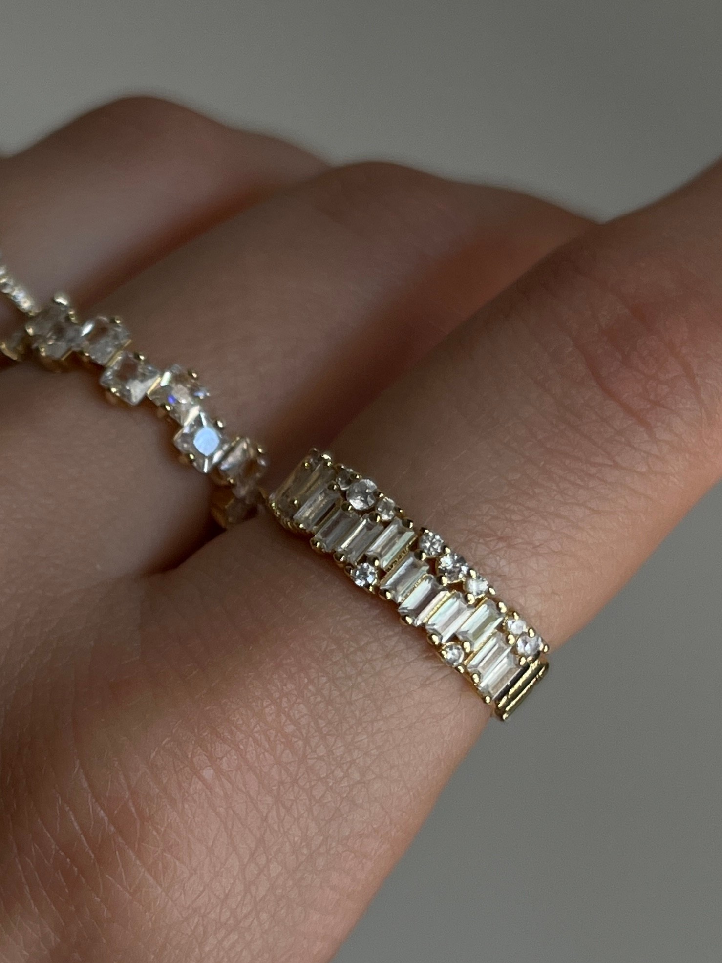 Gold Rengi Baget Ve Yuvarlak Zirkon Taşlı Kadın Yüzük