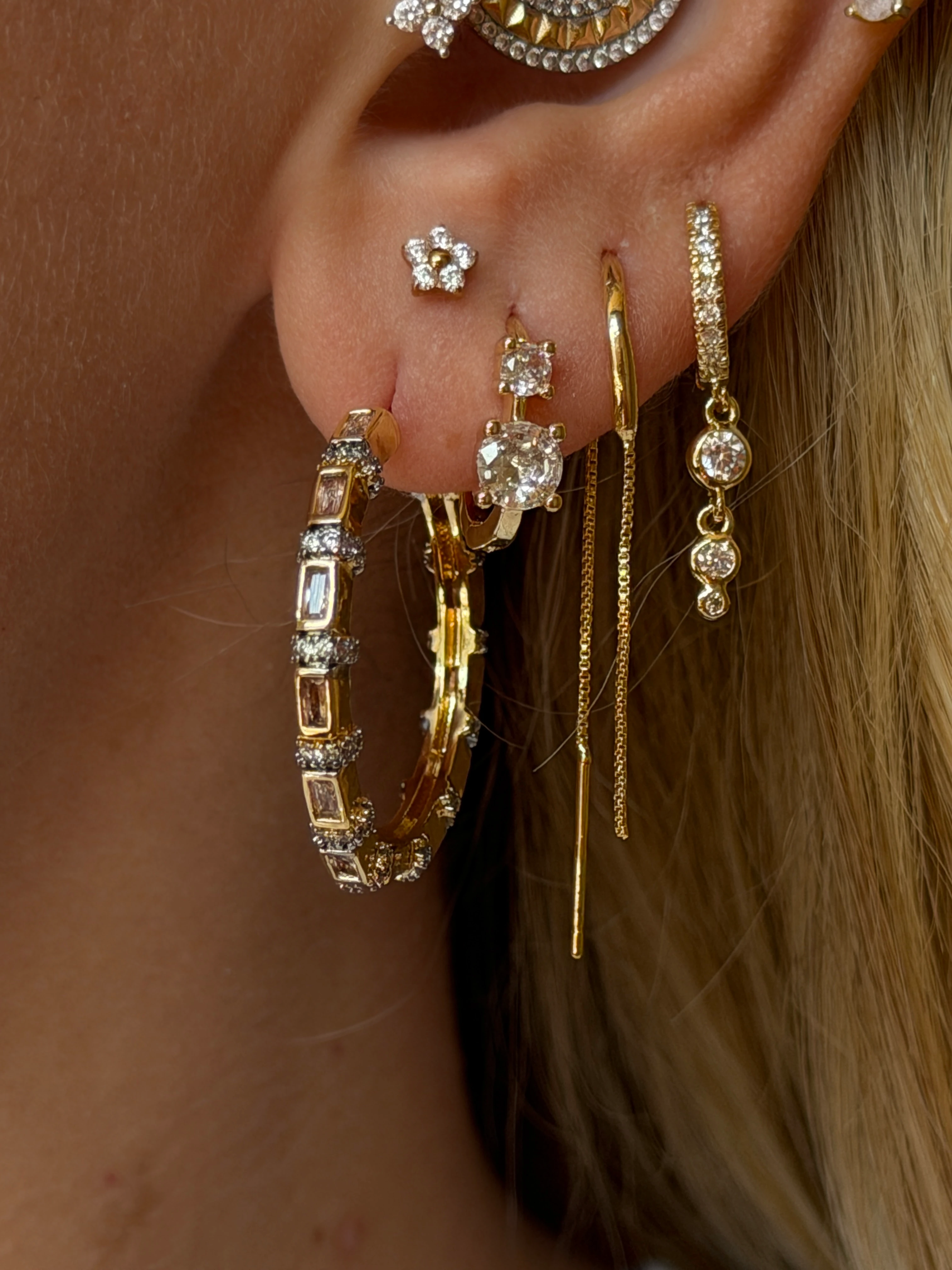 Baget Taş Detaylı Halka Kadın Küpe