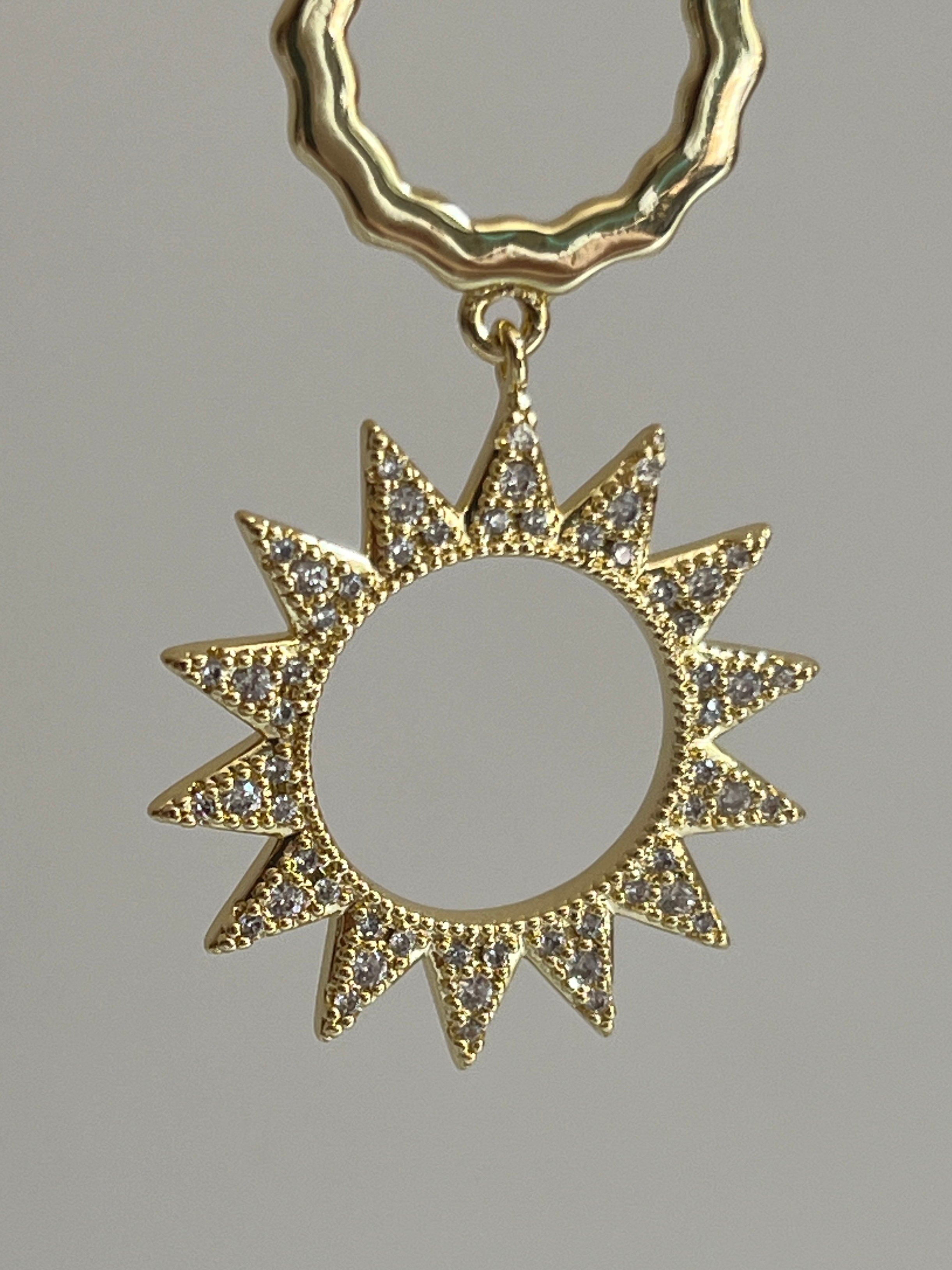 Gold Rengi Zirkon Taşlı Güneş Model Zincir Kadın Kolye