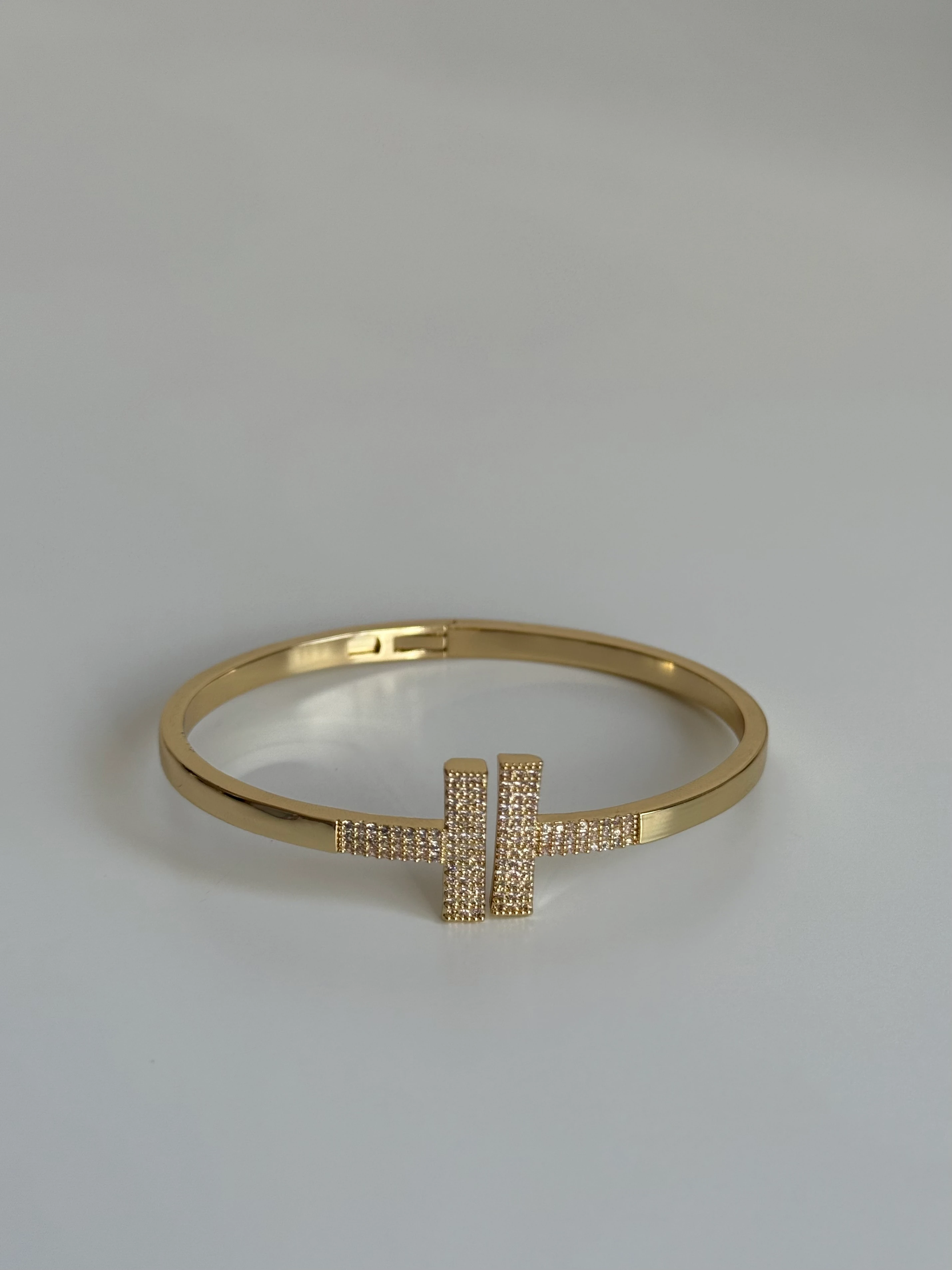 Zirkon Taş Detaylı Kadın Kelepçe Bileklik