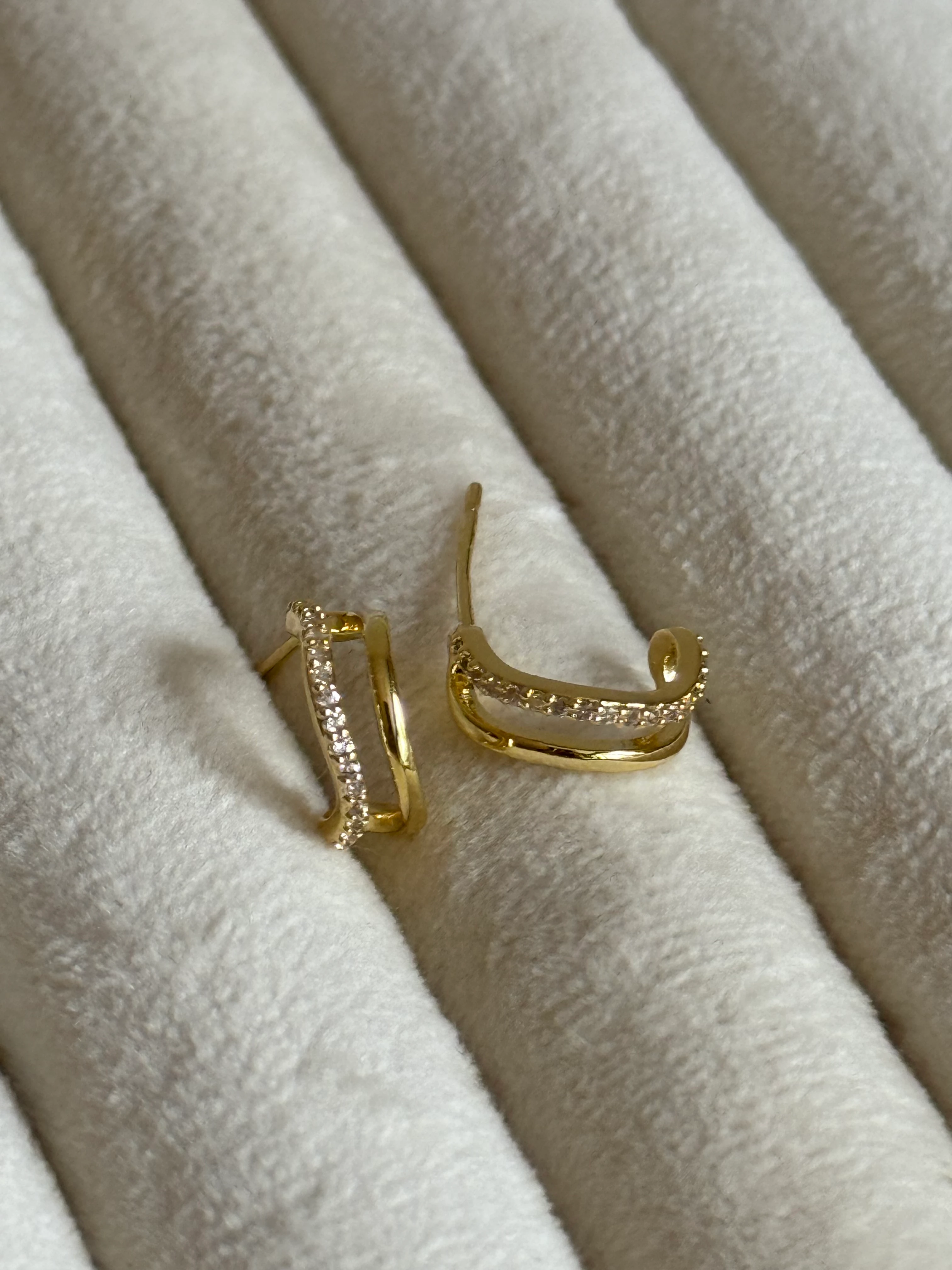 Gold Rengi İki Sıra Minimal Kadın Küpe