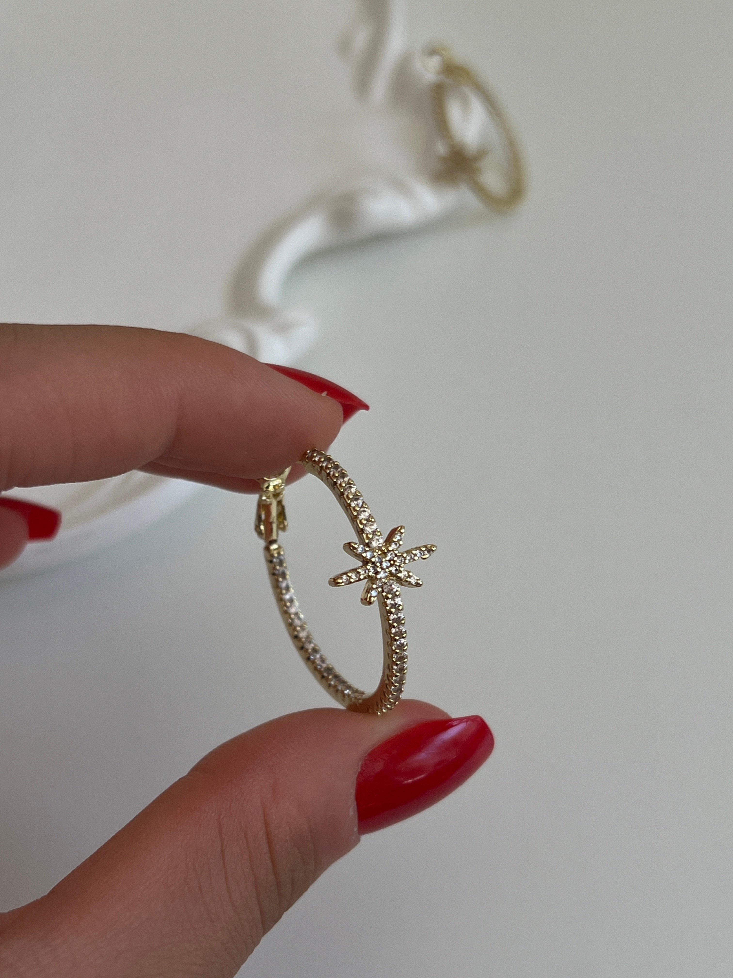 Zirkon Taşlı Yıldız Figürlü Halka Model Kadın Küpe