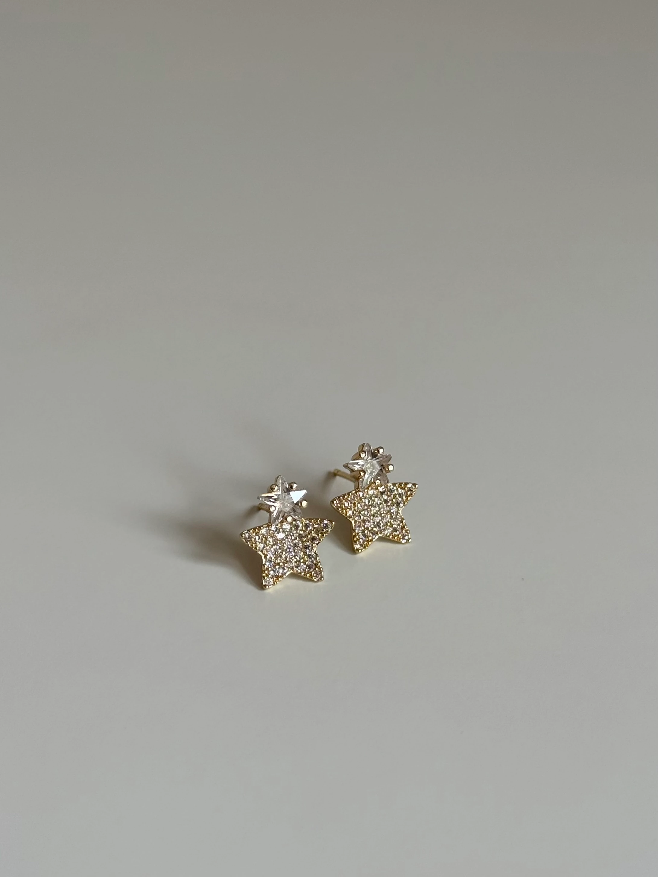 Yıldız Model Minimal Kadın Küpe