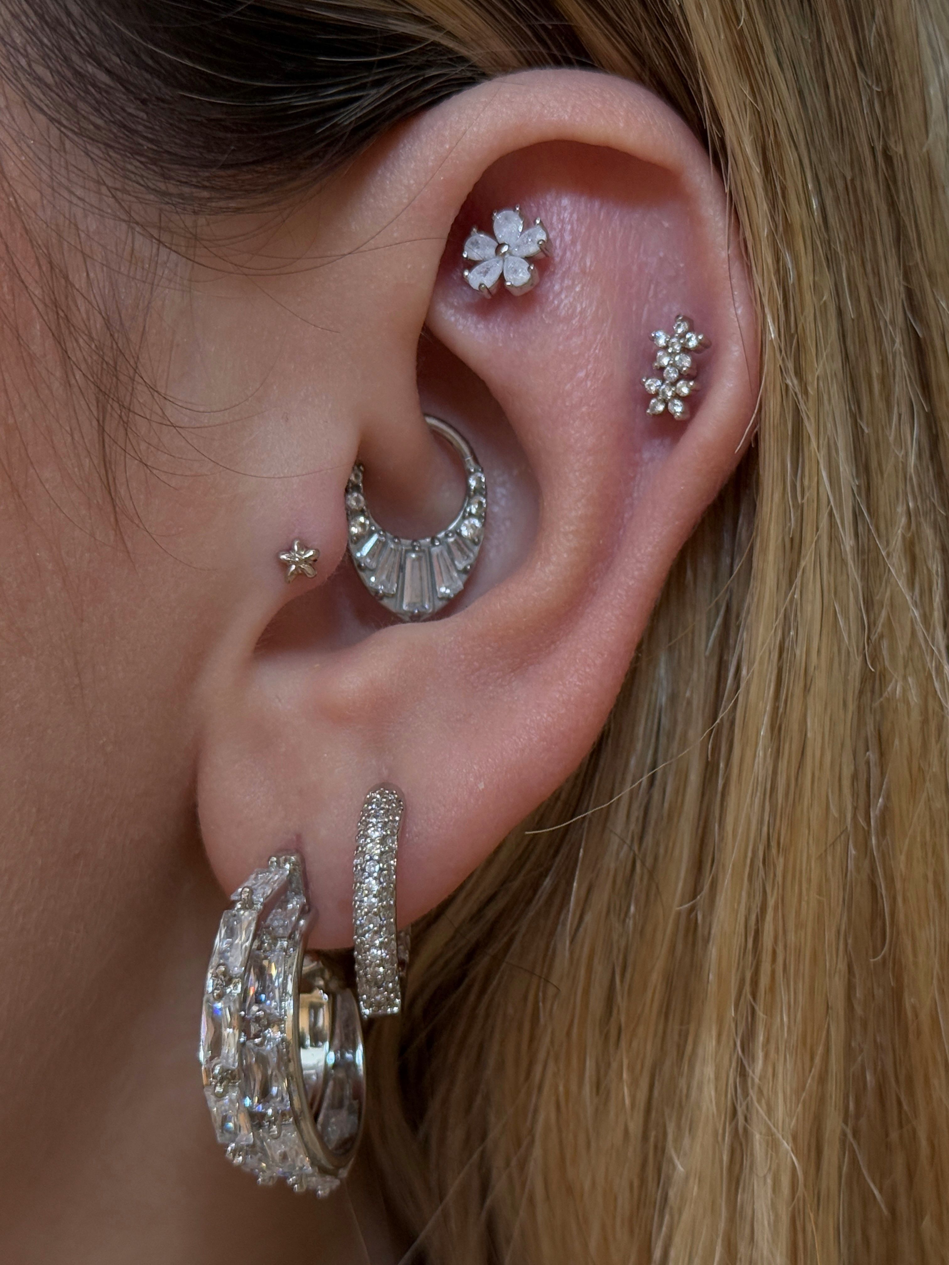 Zirkon Taşlı Çiçek Figürlü Kadın Piercing