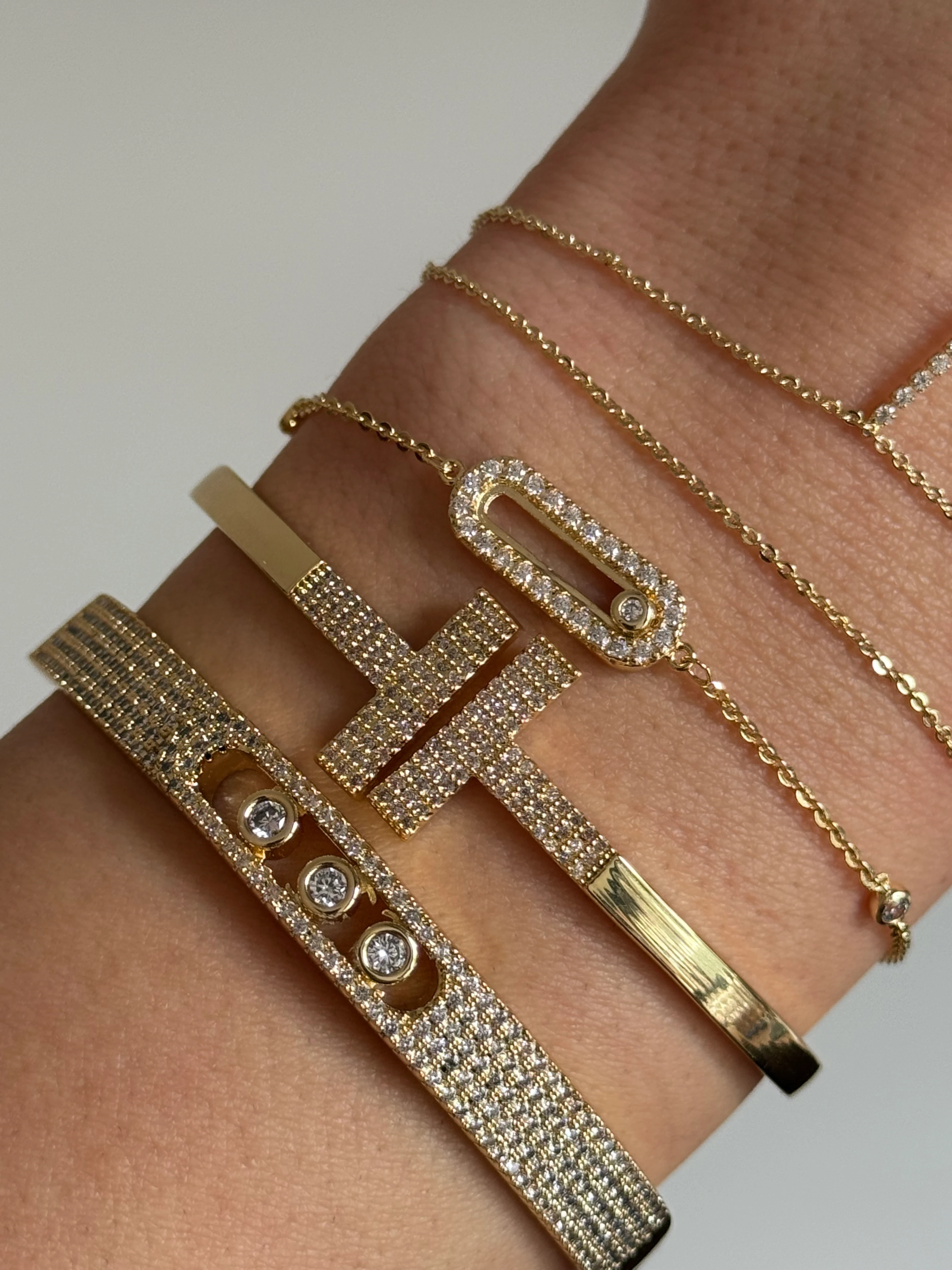 Zirkon Taş Detaylı Kadın Kelepçe Bileklik