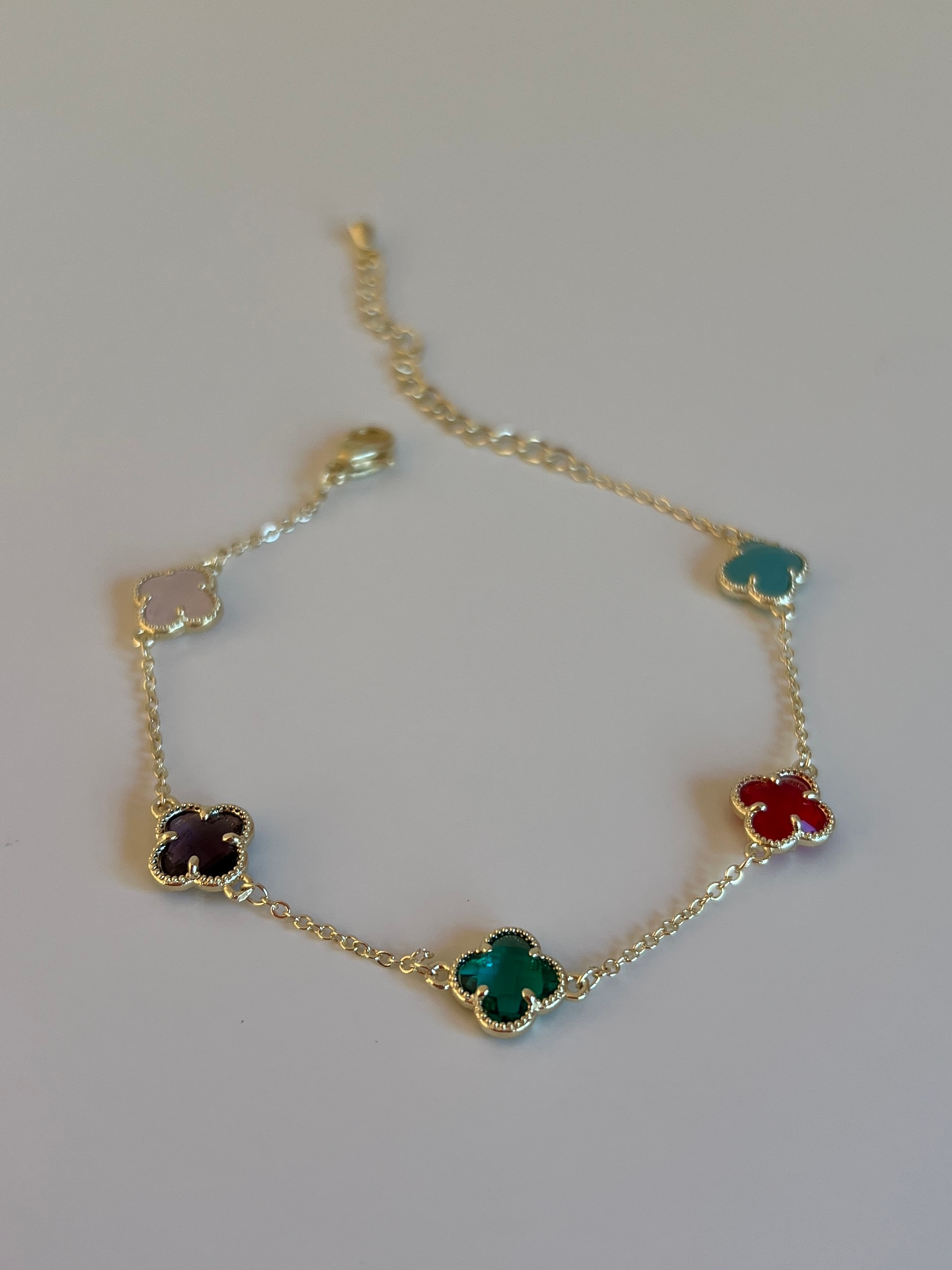 Gold Rengi Mix Renk Yonca Model Kadın Bileklik