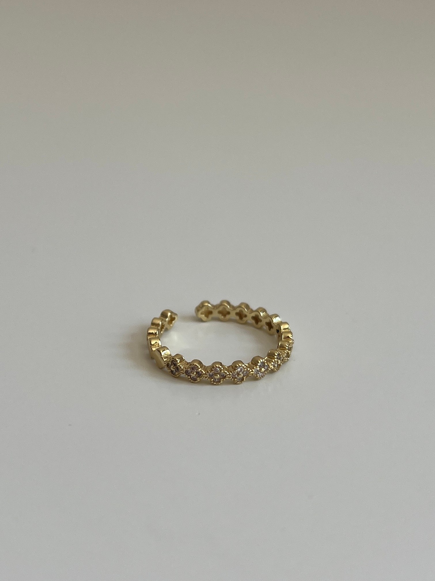 Gold Rengi Zirkon Taşlı Yonca Figürlü Kadın Yüzük