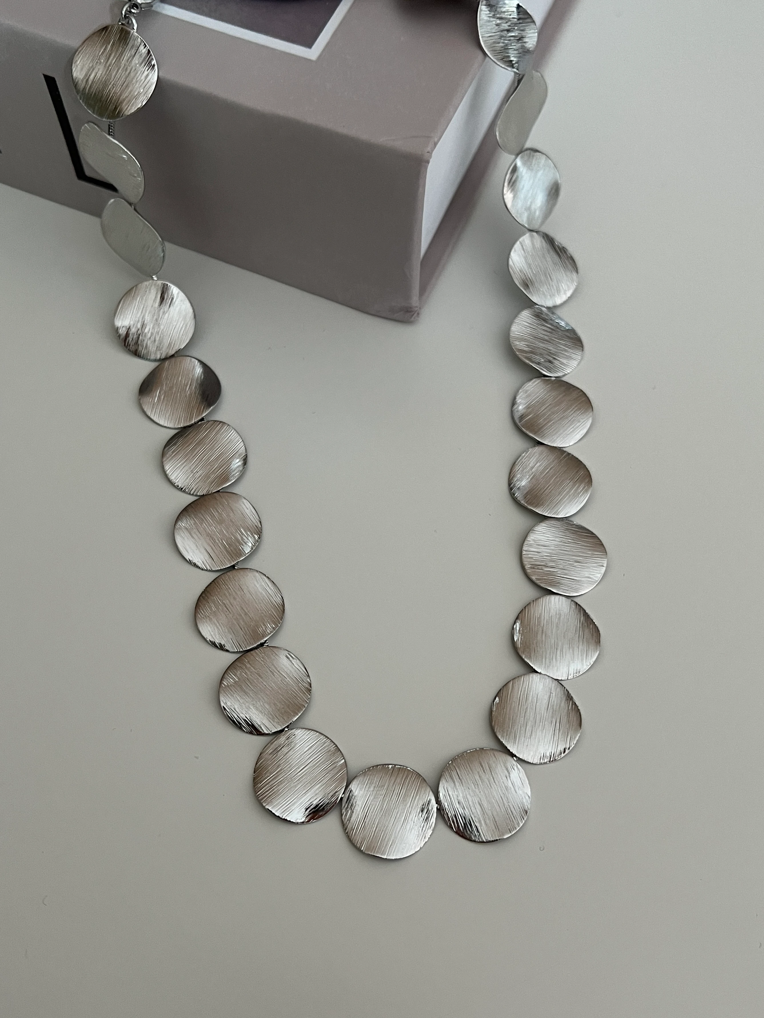 Sıralı Yuvarlak Kadın Kolye