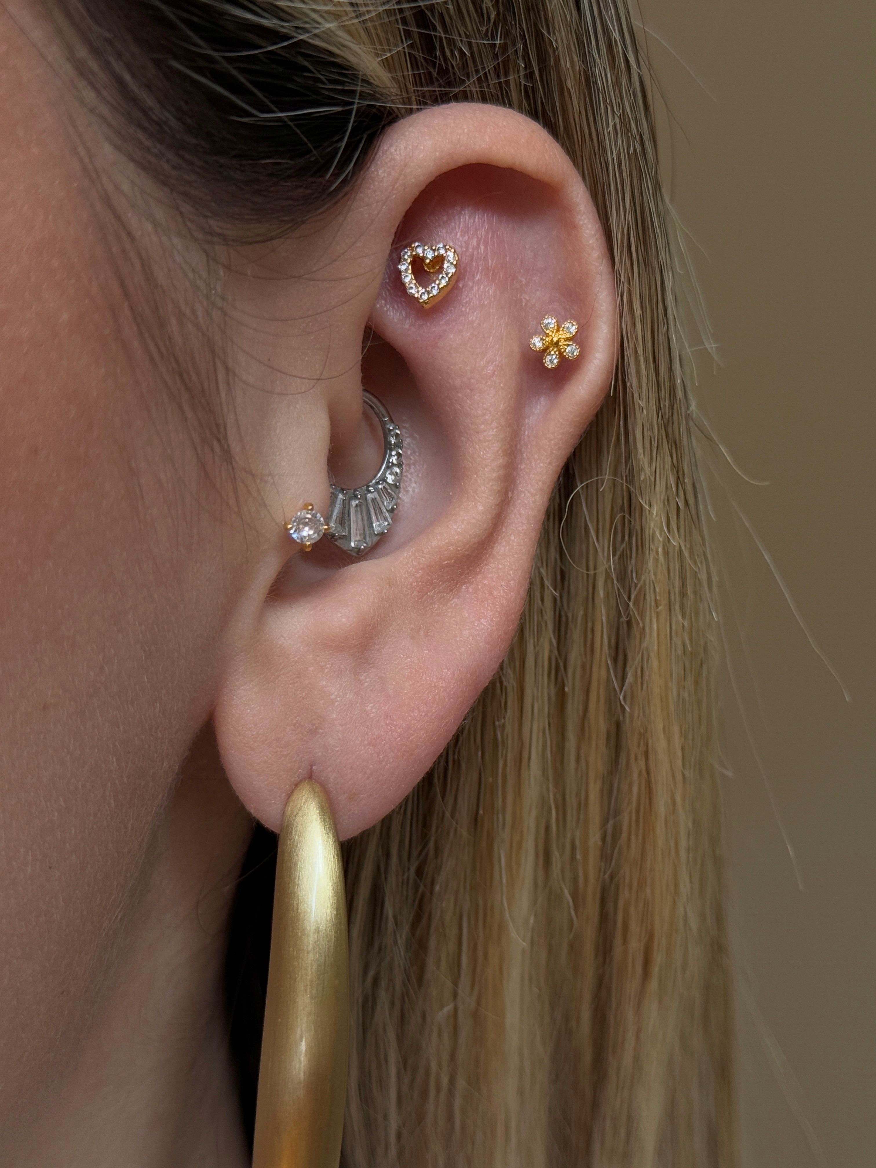 Zirkon Taş Detaylı Çiçek Figürlü Kadın Piercing