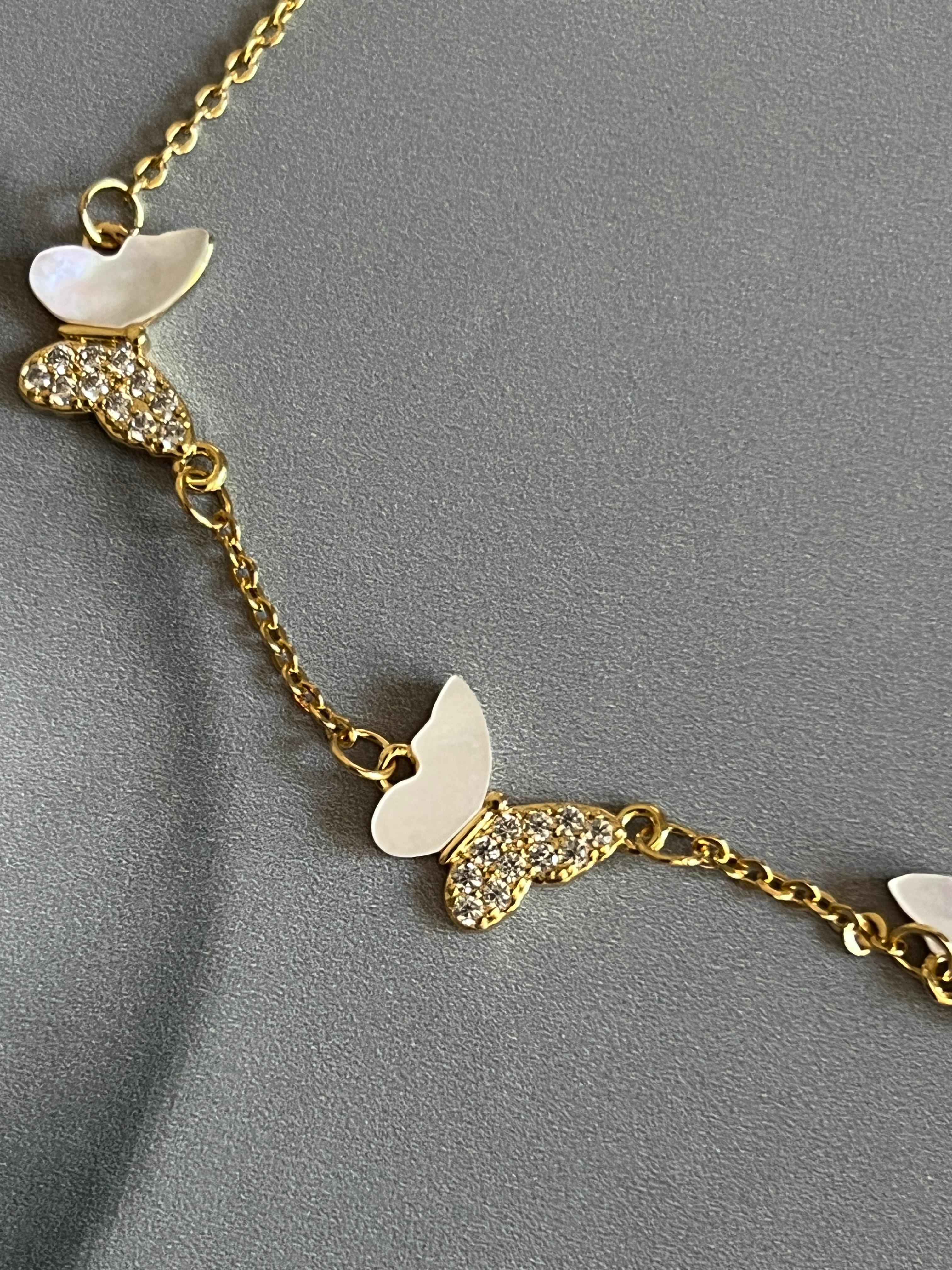 Gold Rengi Zirkon Taşlı Kelebek Figürlü Kadın Bileklik