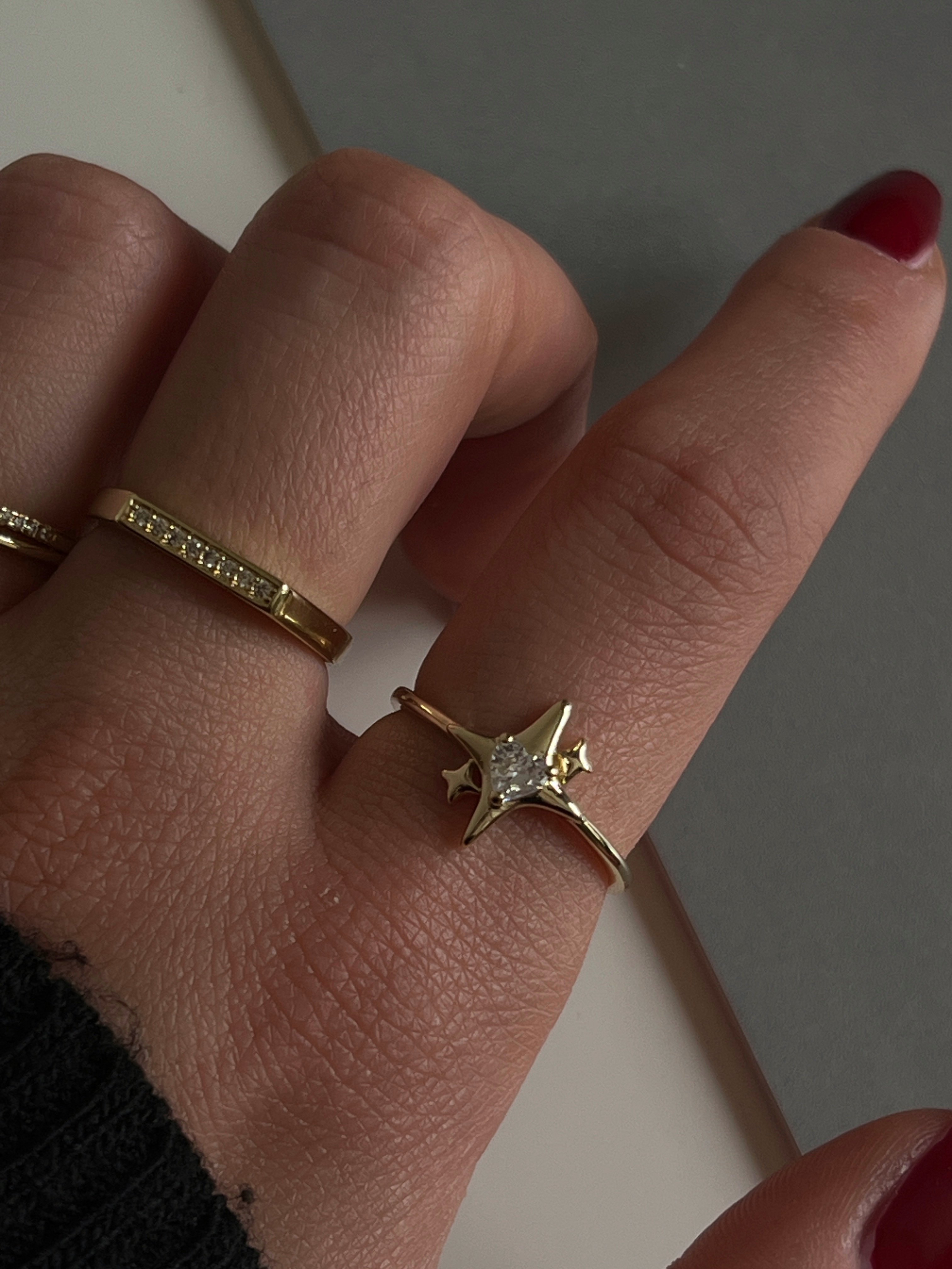 Gold Rengi Zirkon Taş Detaylı Kutup Yıldızı Model Kadın Yüzük
