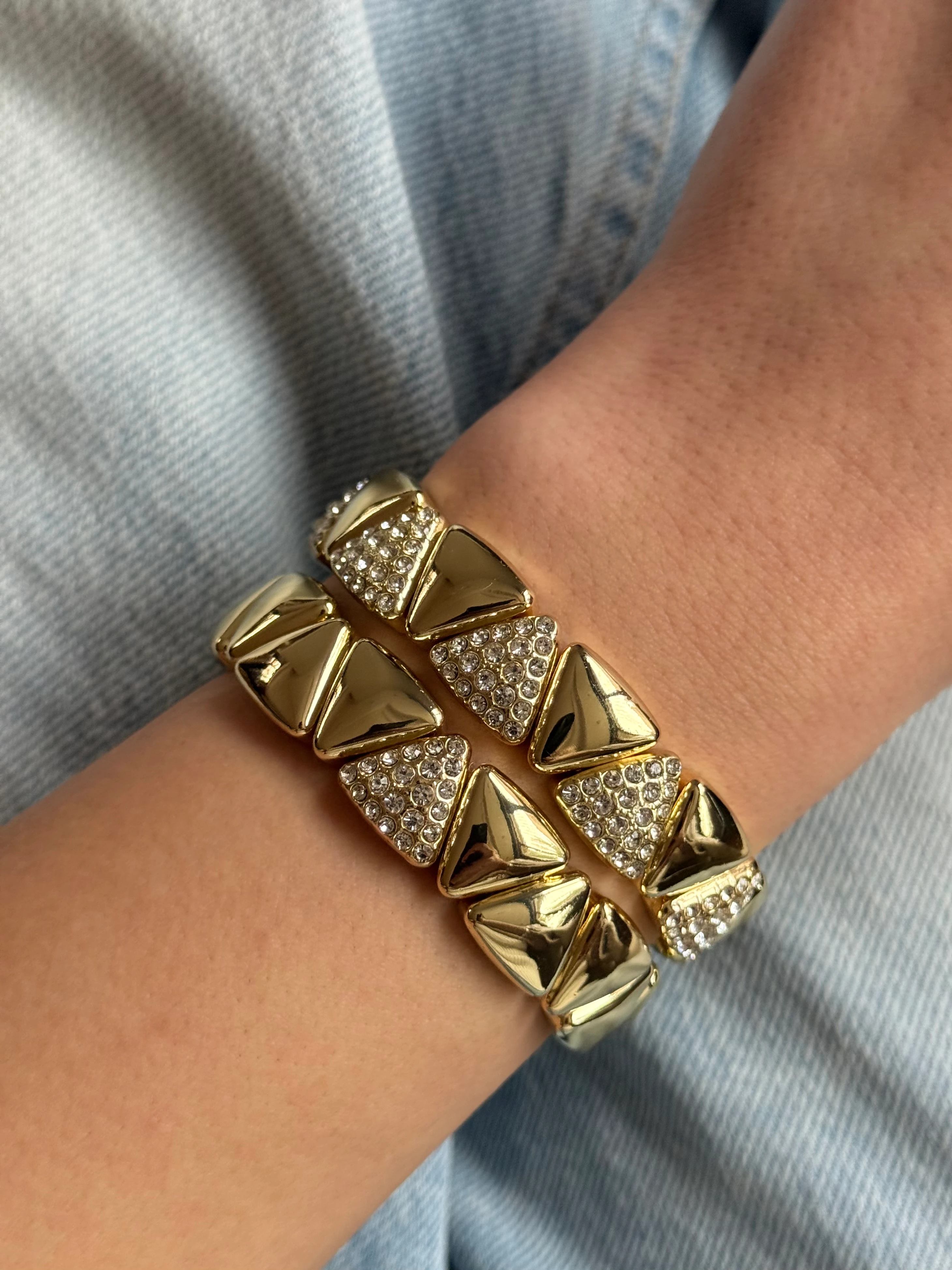 Gold Rengi Zirkon Taş Detaylı Üçgen Model Kadın Bileklik