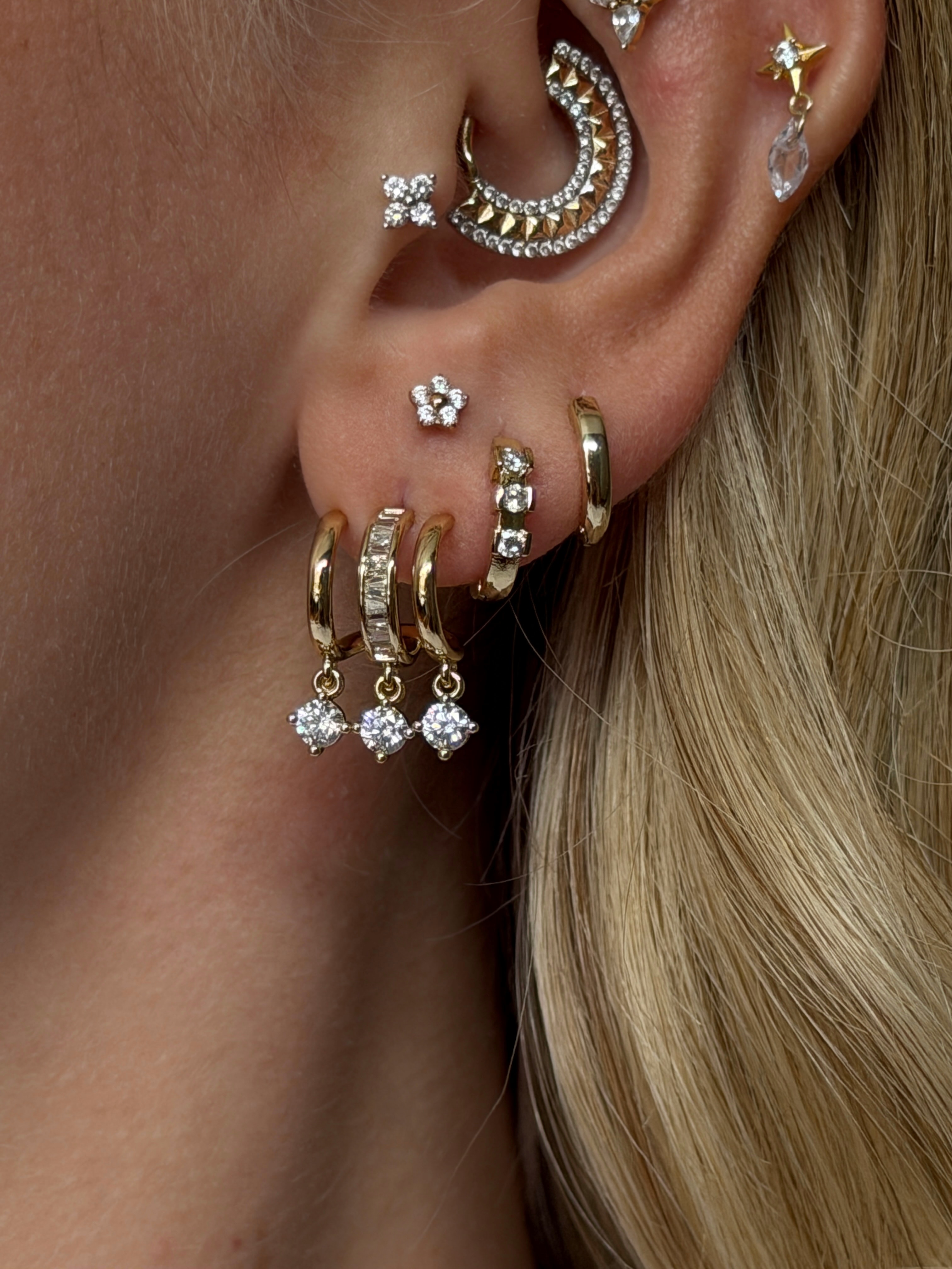 Gold Rengi Üç Sıra Yuvarlak Taş Sallantılı Xupıng Kadın Küpe