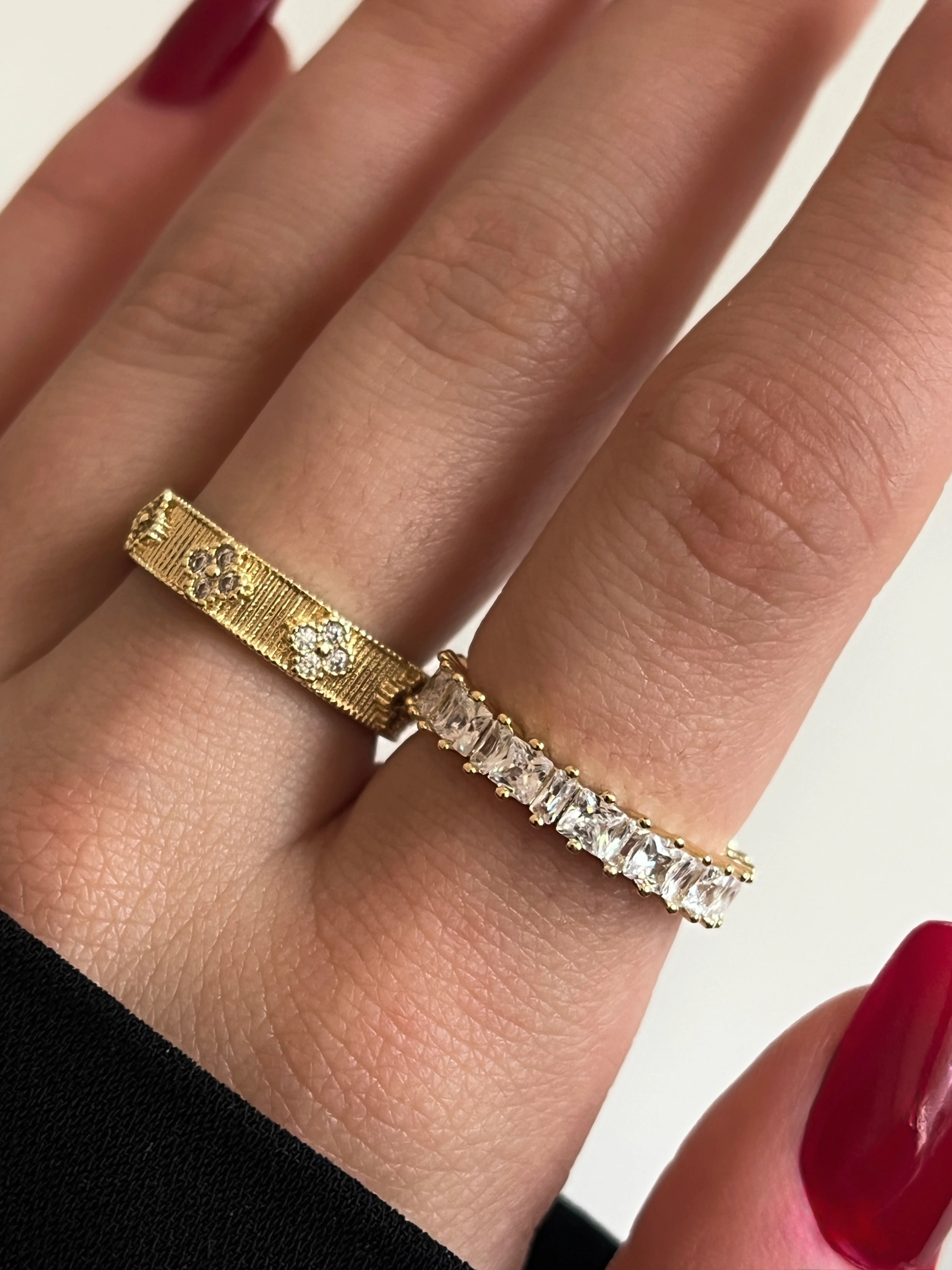 Baget Ve Kare Taşlı Kadın Yüzük