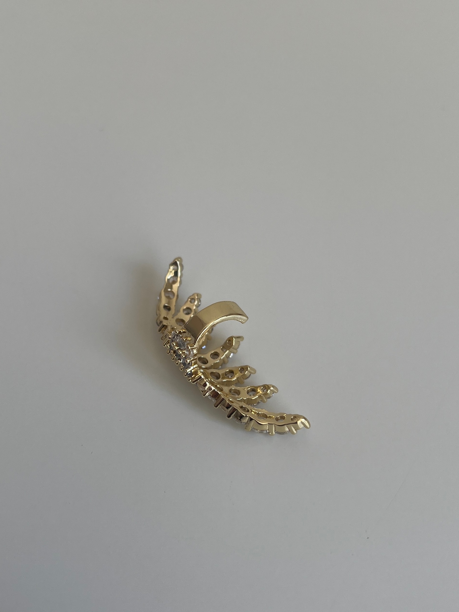 Zirkon Taşlı Kanat Model Kadın Kıkırdak Küpe
