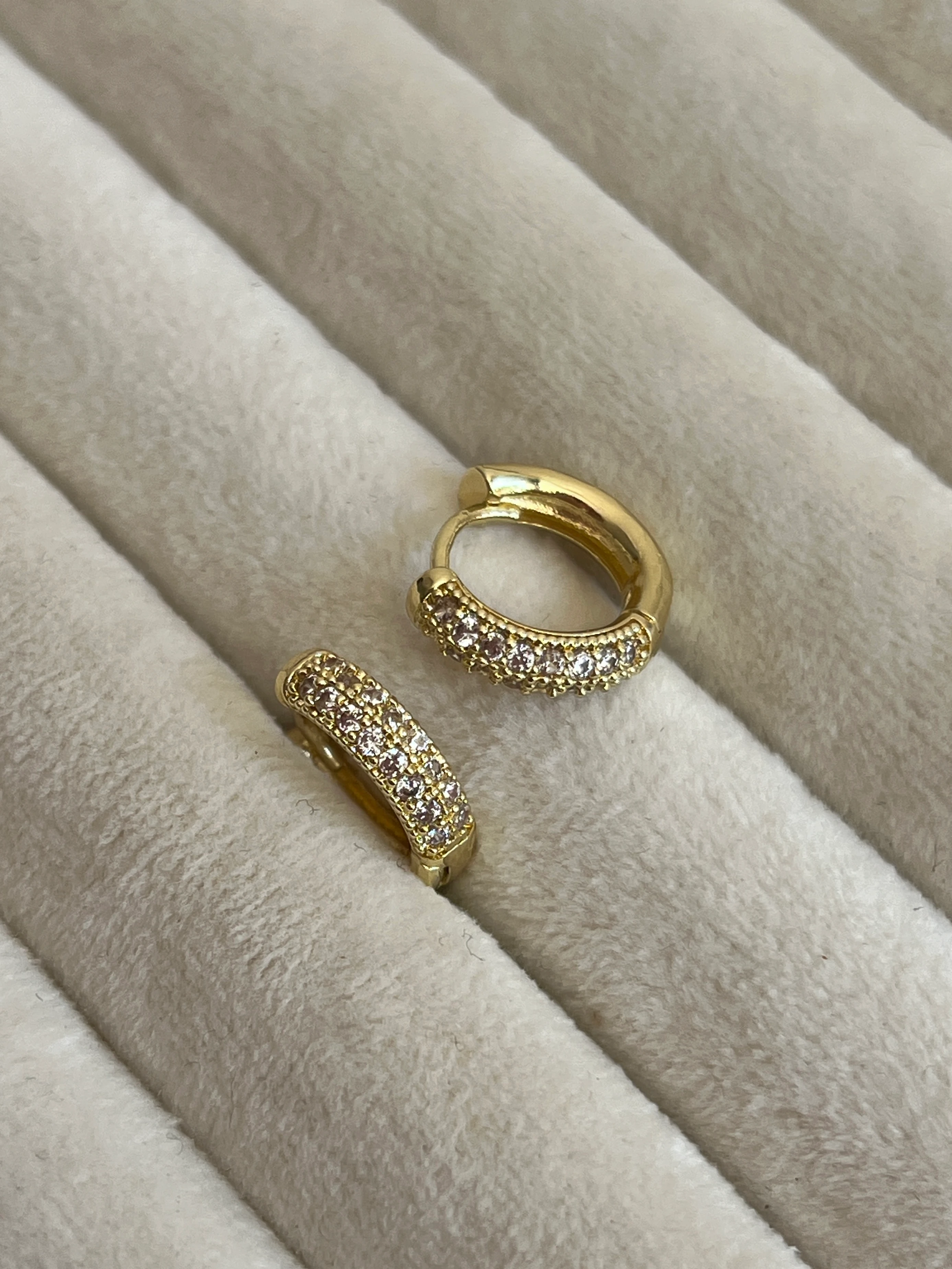 Gold Rengi Zirkon Taşlı Halka Kadın Küpe