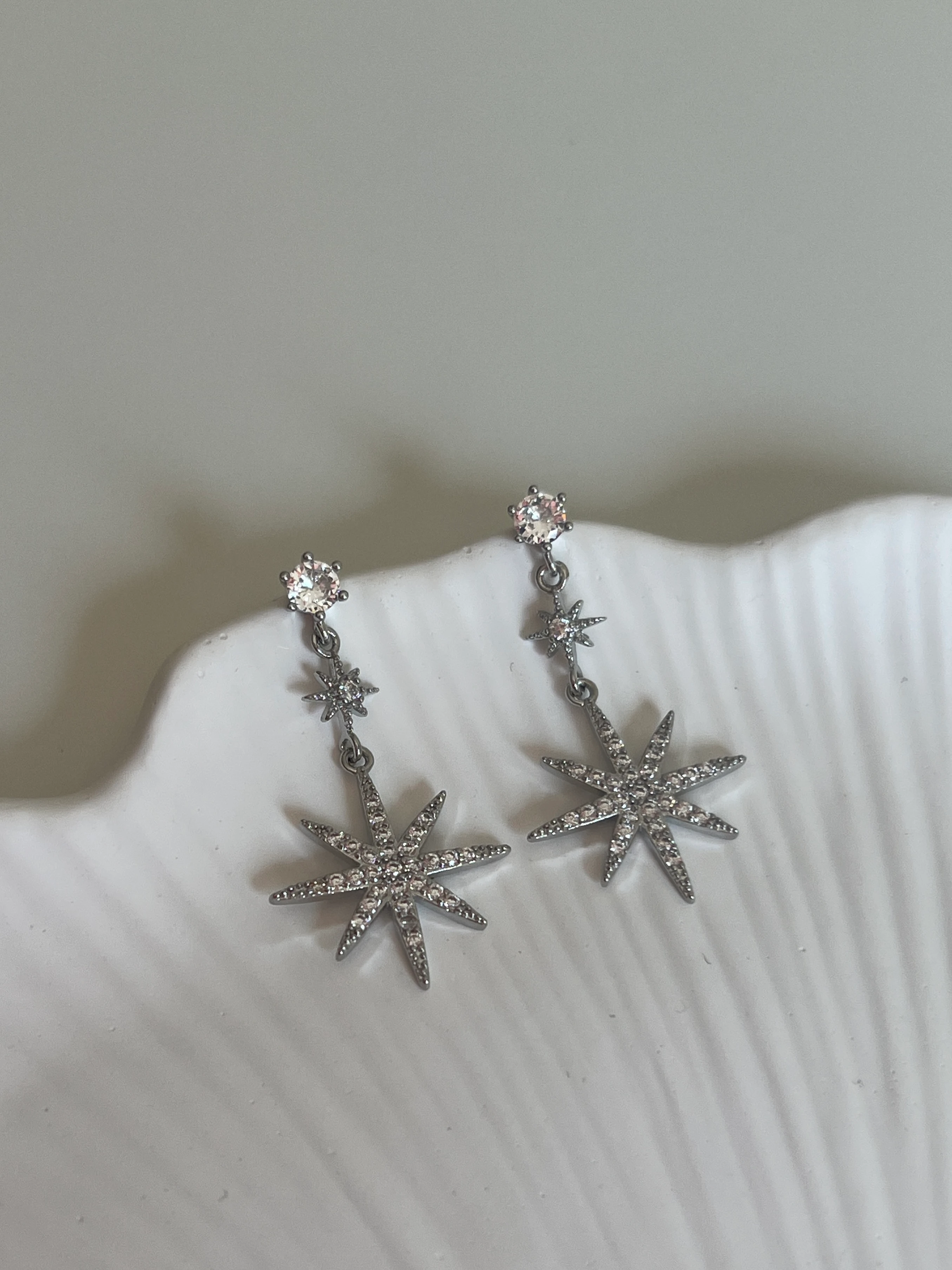 Zirkon Taşlı Kutup Yıldızı Model Kadın Sallantılı Kadın Küpe