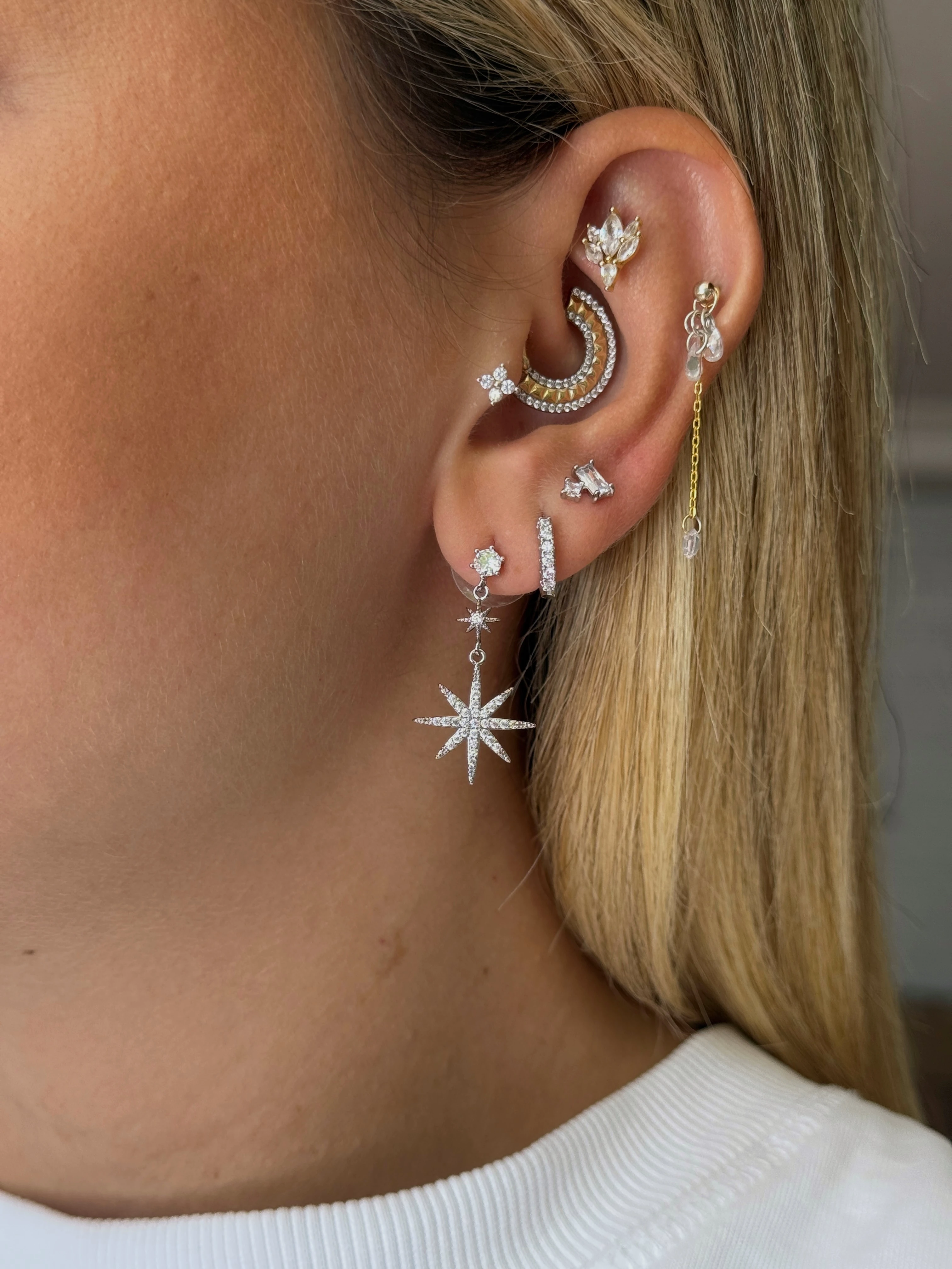 Zirkon Taşlı Kutup Yıldızı Model Kadın Sallantılı Kadın Küpe