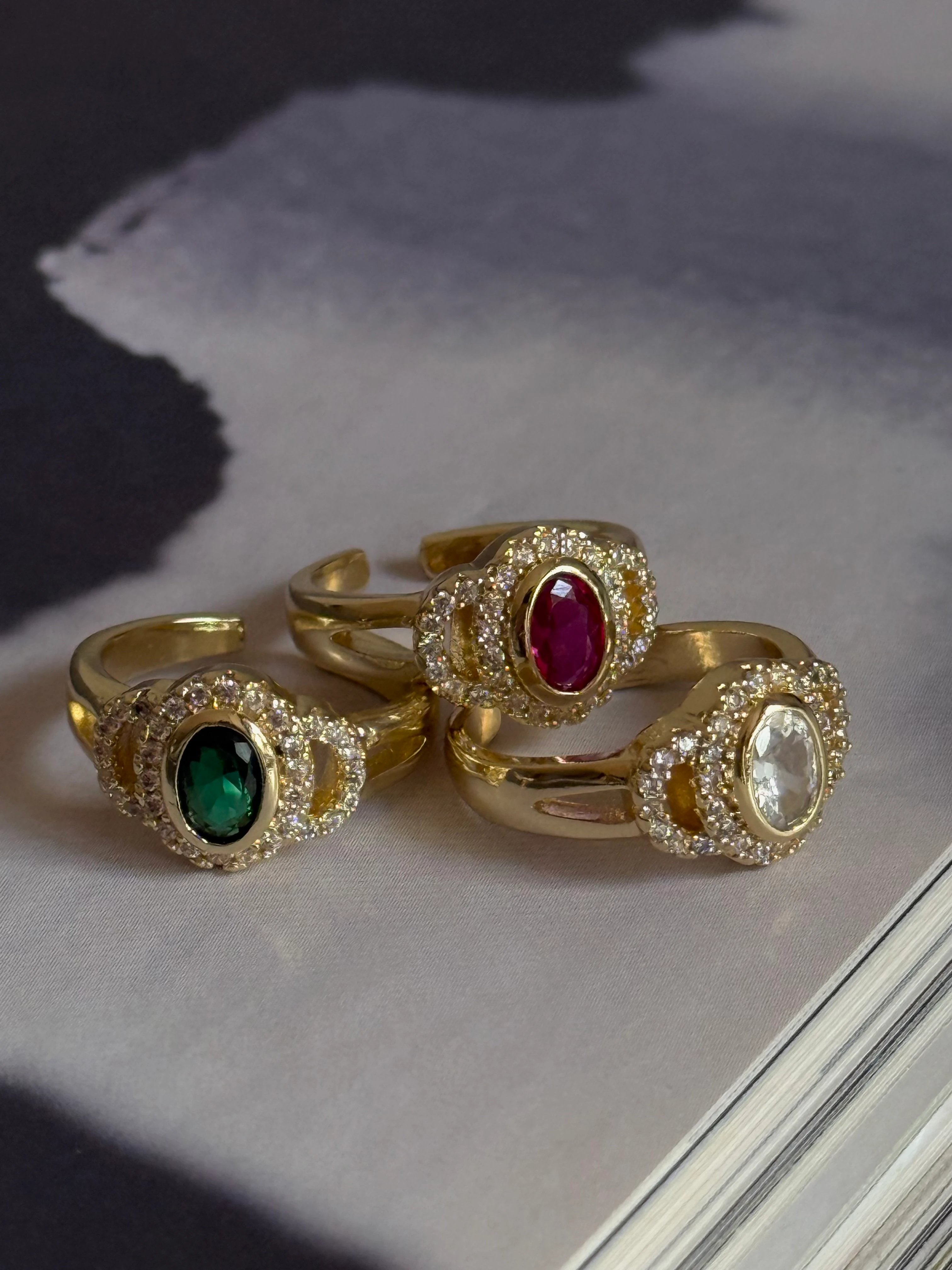 Gold Rengi Zirkon Taş Detay Renkli Taşlı Kadın Serçe Parmak Yüzük