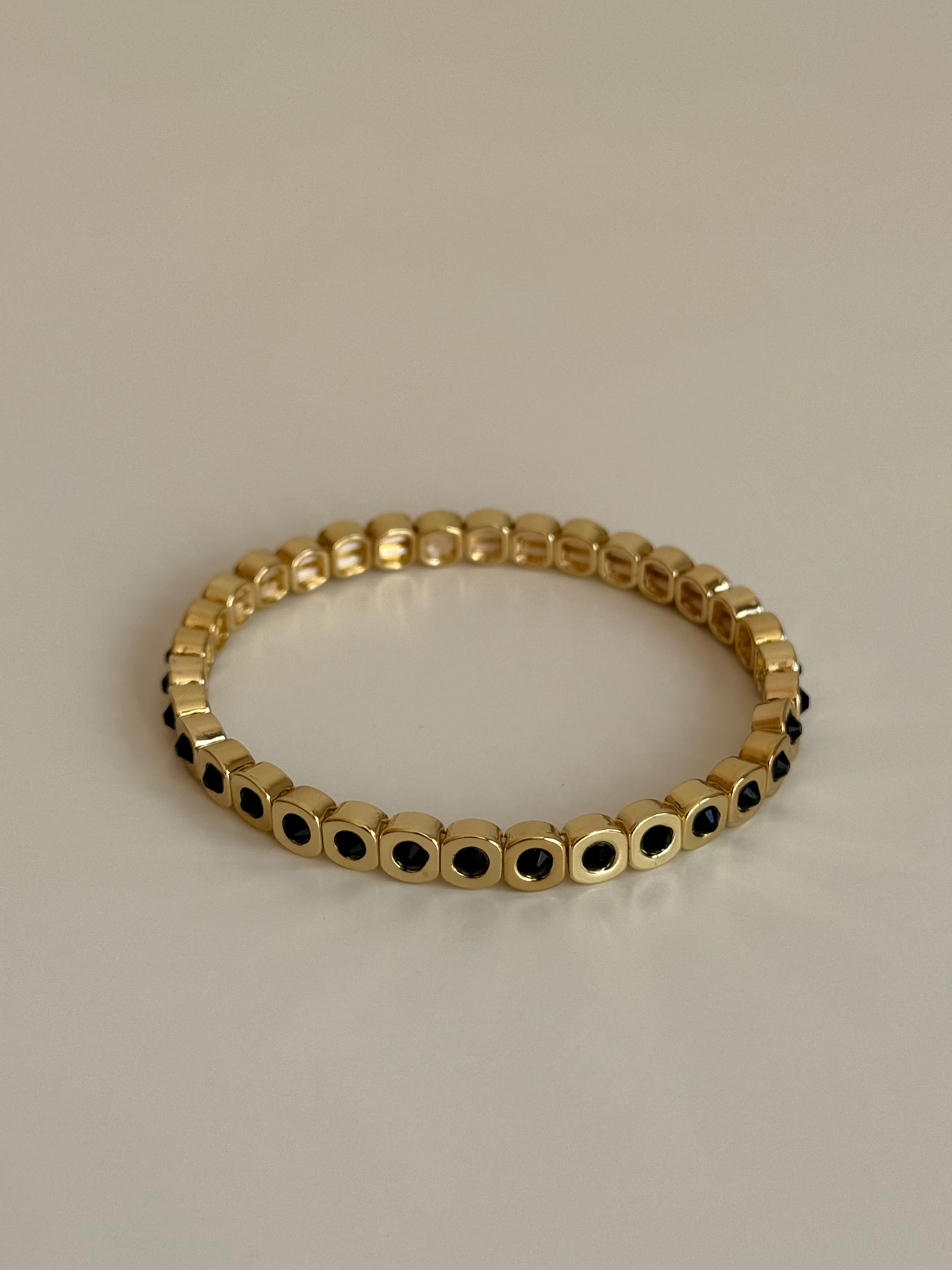 Gold Rengi Taş Detaylı Blok Model Kadın Bileklik