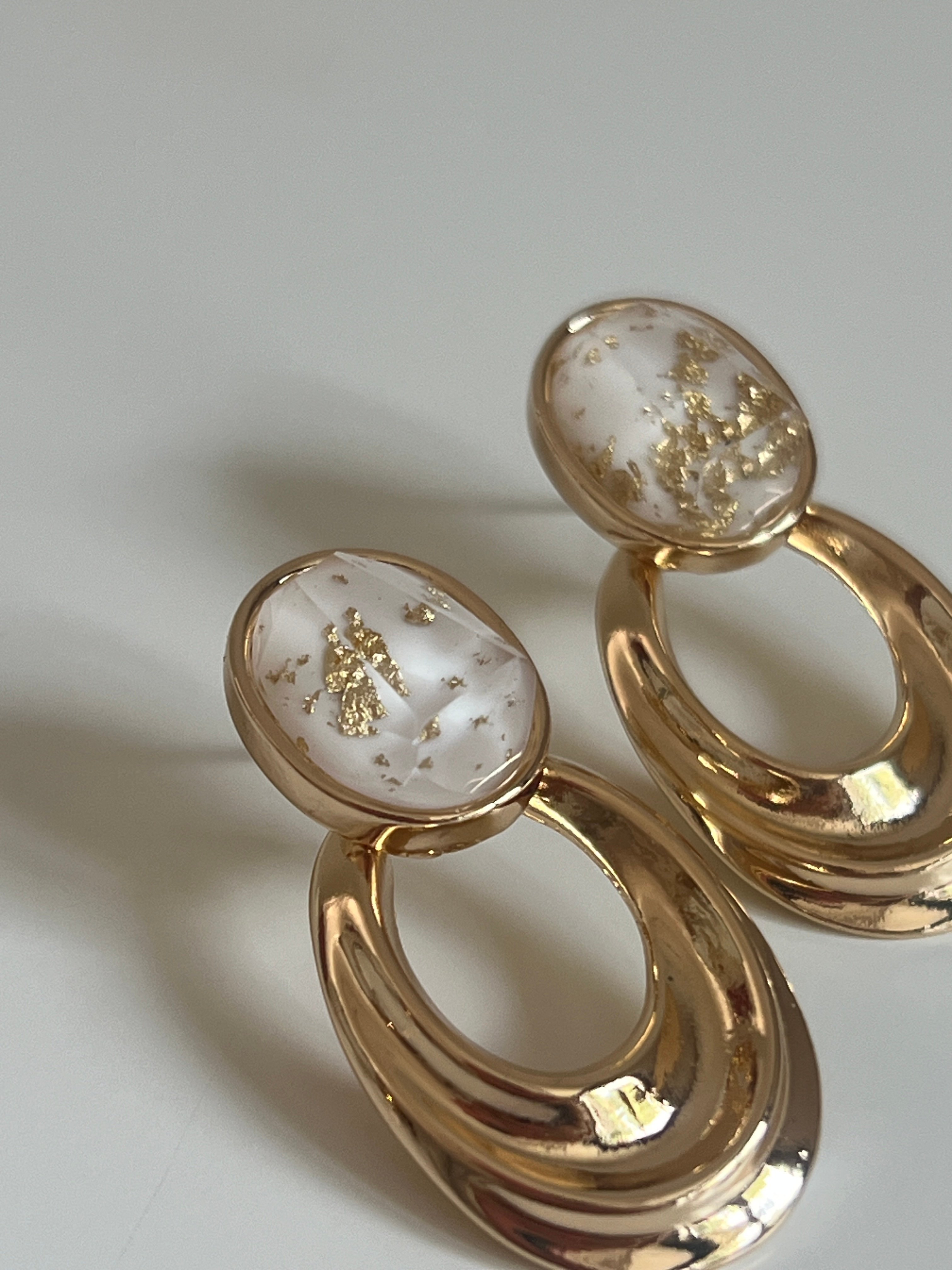 Gold Rengi Doğal Taşlı Yuvarlak Model Kadın Küpe