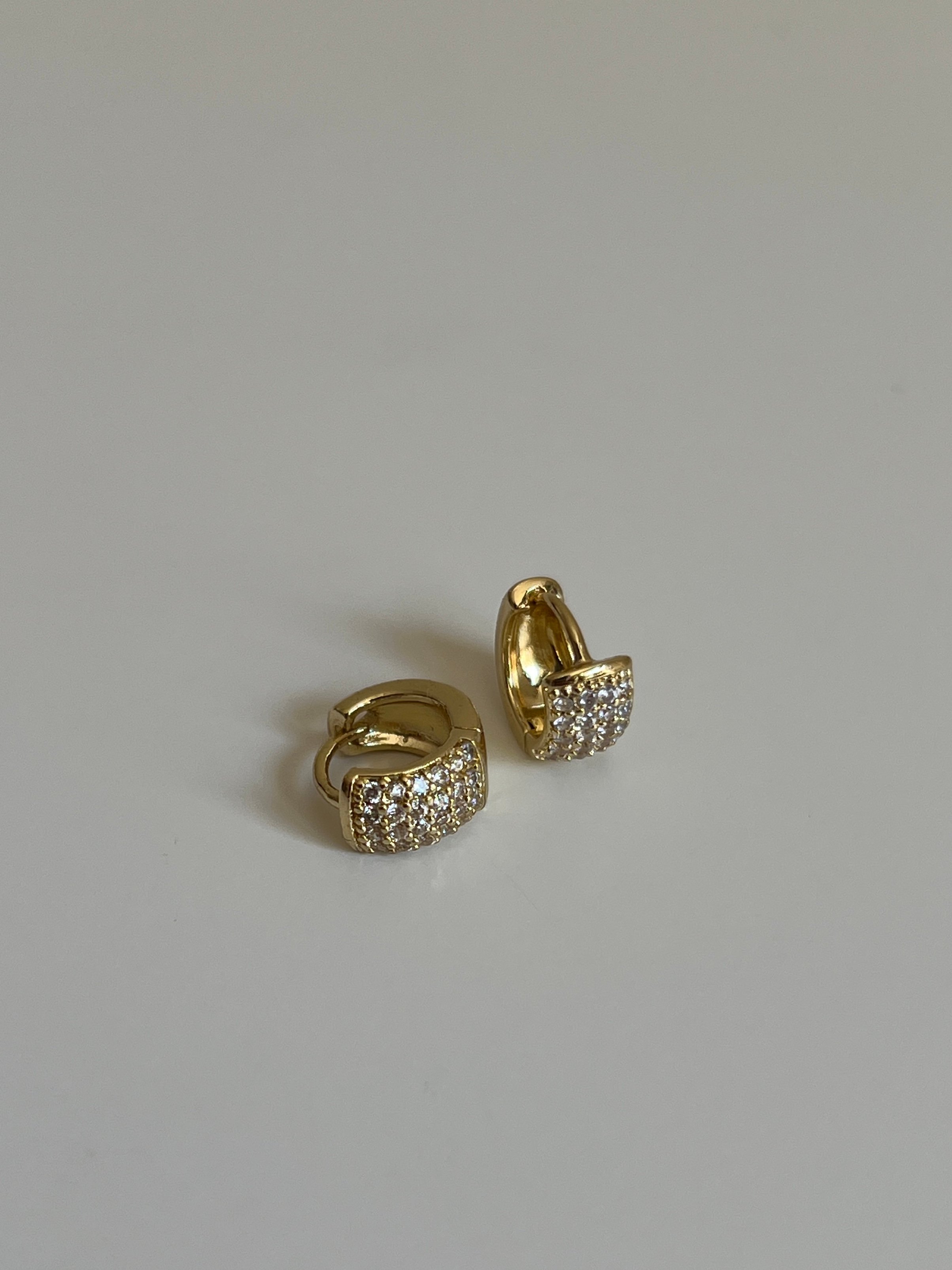 Gold Rengi Zirkon Taşlı Mini Halka Xupıng Kadın Küpe