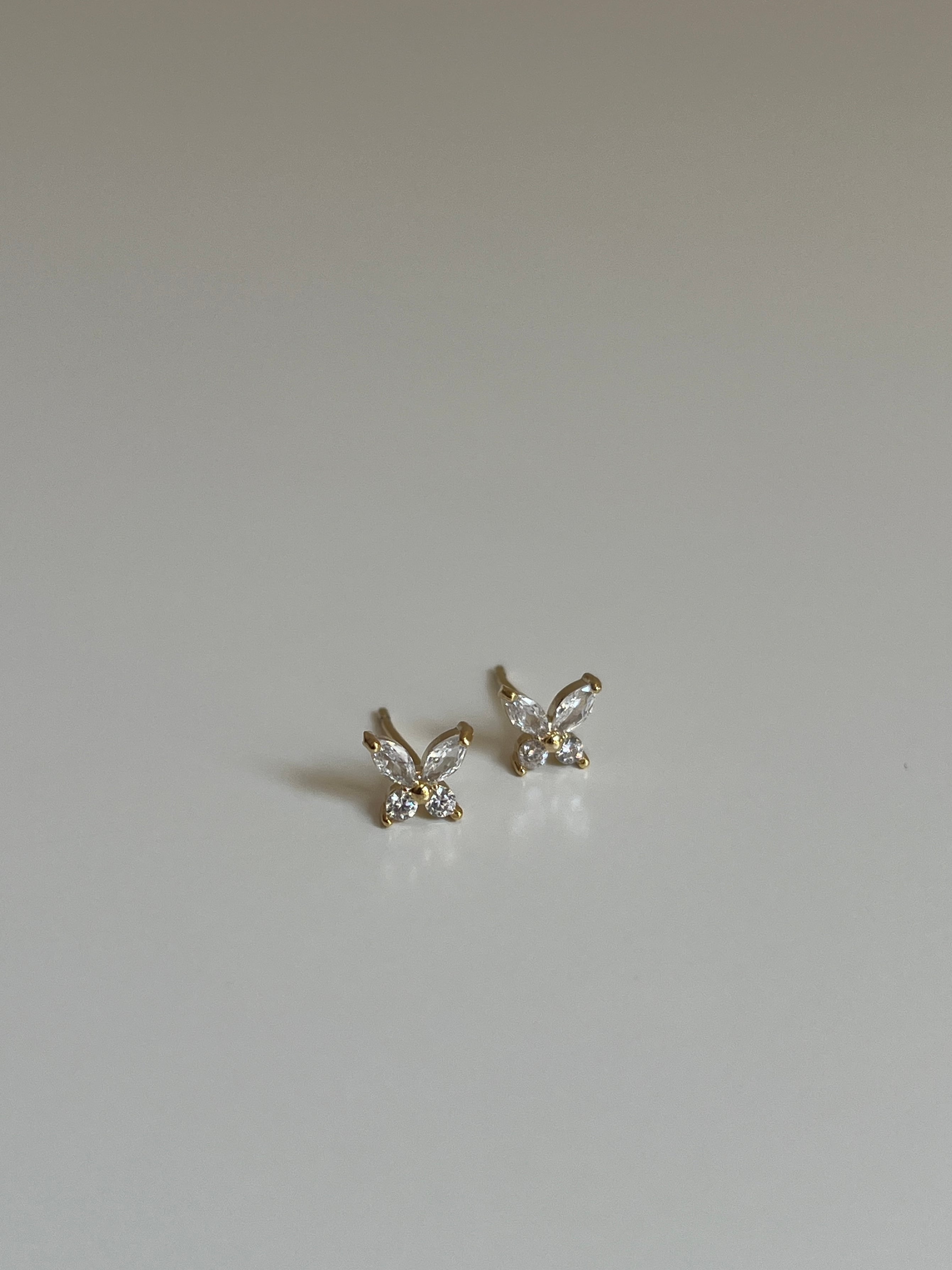 Gold Rengi Zirkon Taşlı Kelebek Model Kadın Minimal Küpe
