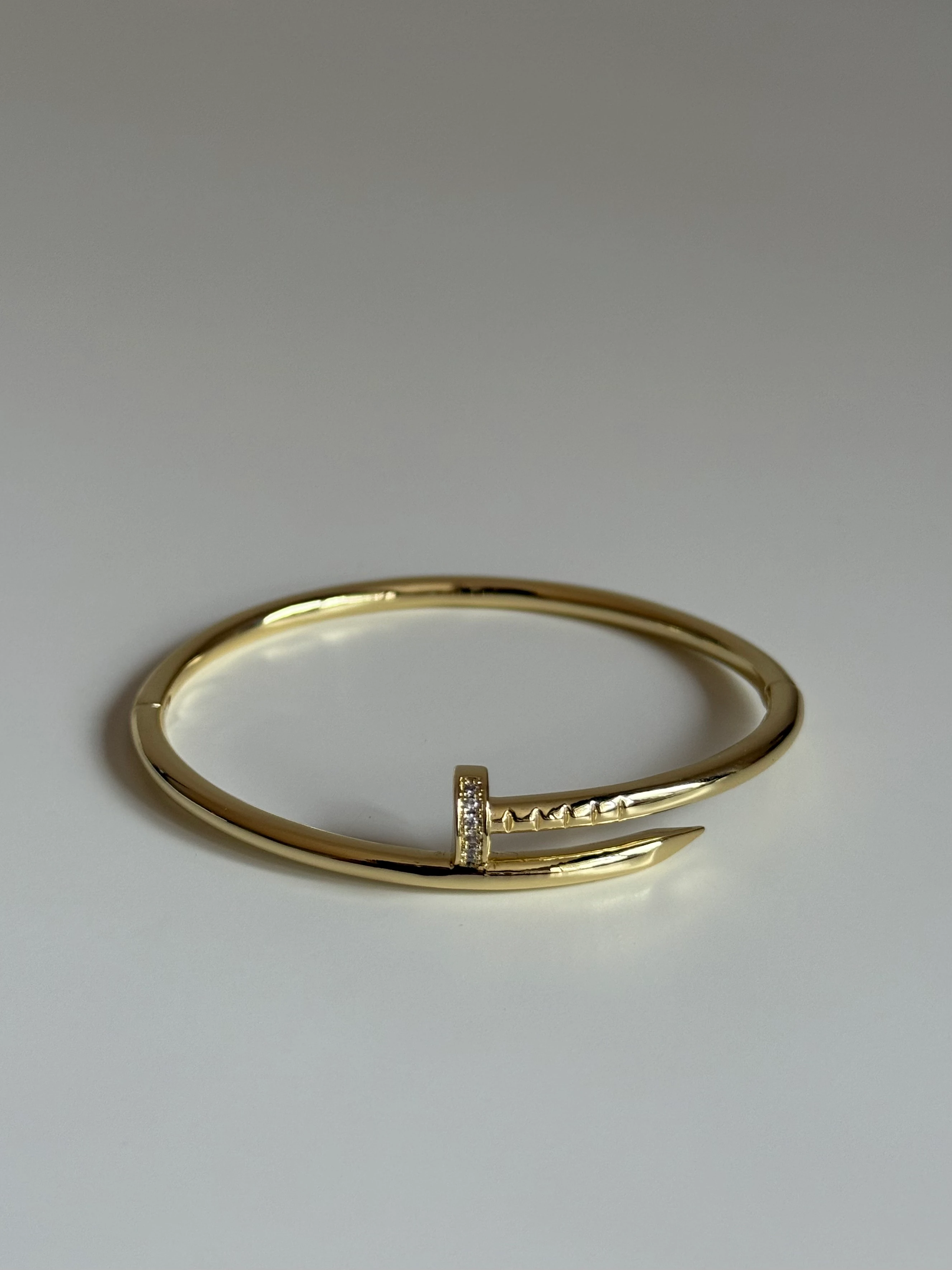 Çivi Model Kadın Kelepçe Bileklik