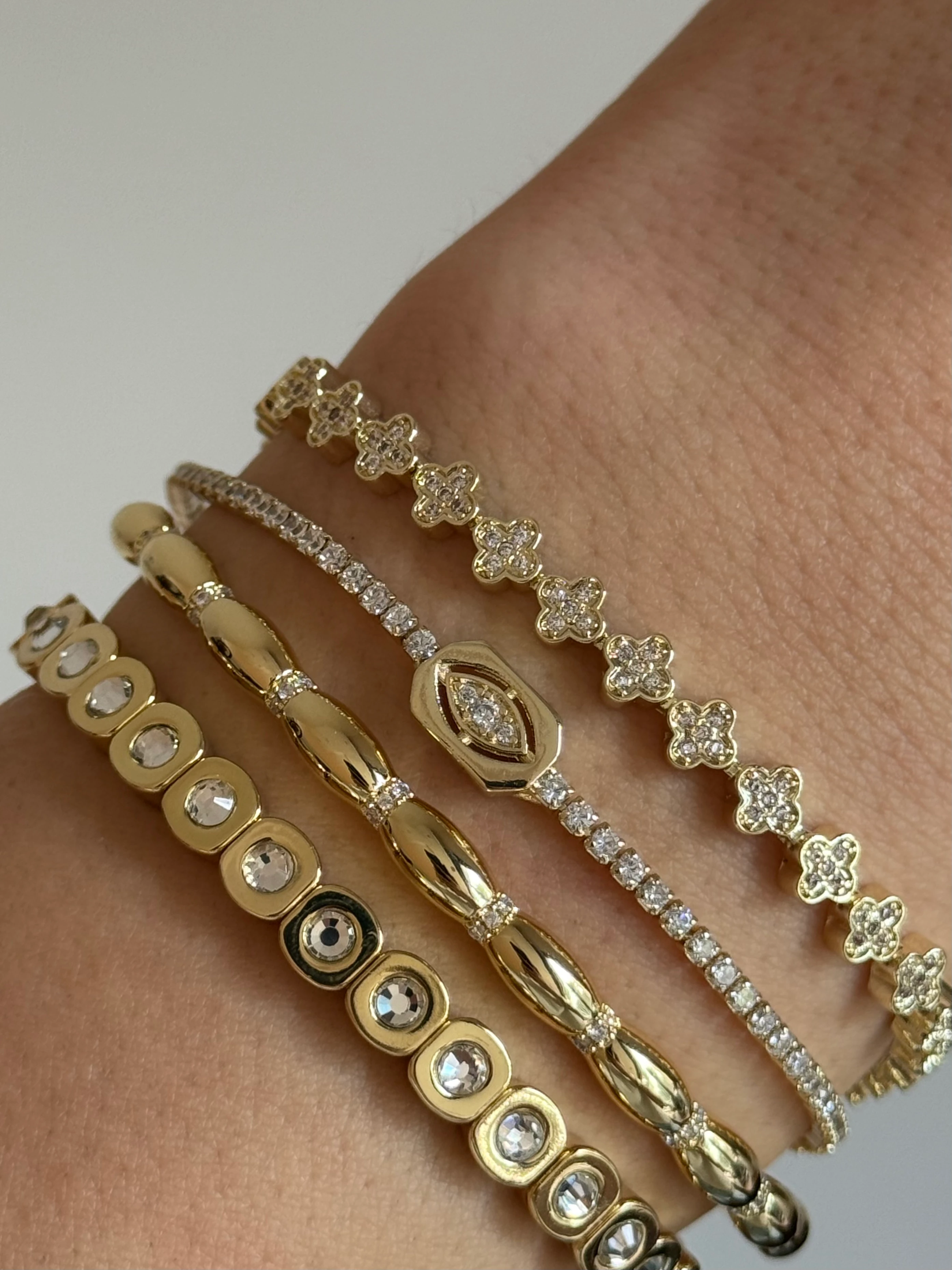 Gold Rengi Zirkon Taşlı Balon Model Kadın Kelepçe Bileklik