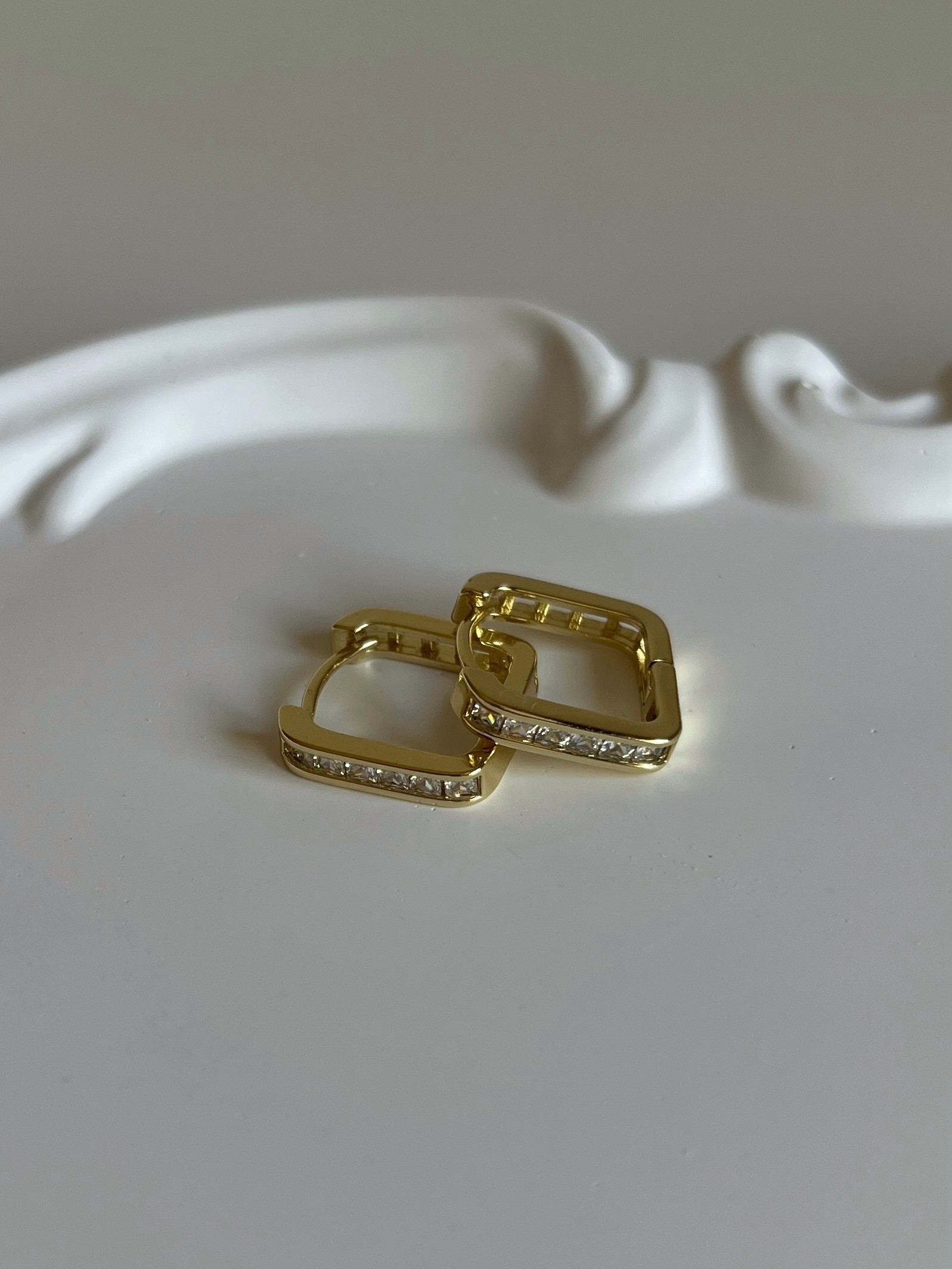 Gold Rengi Zirkon Taşlı Kare Xupıng Kadın Küpe