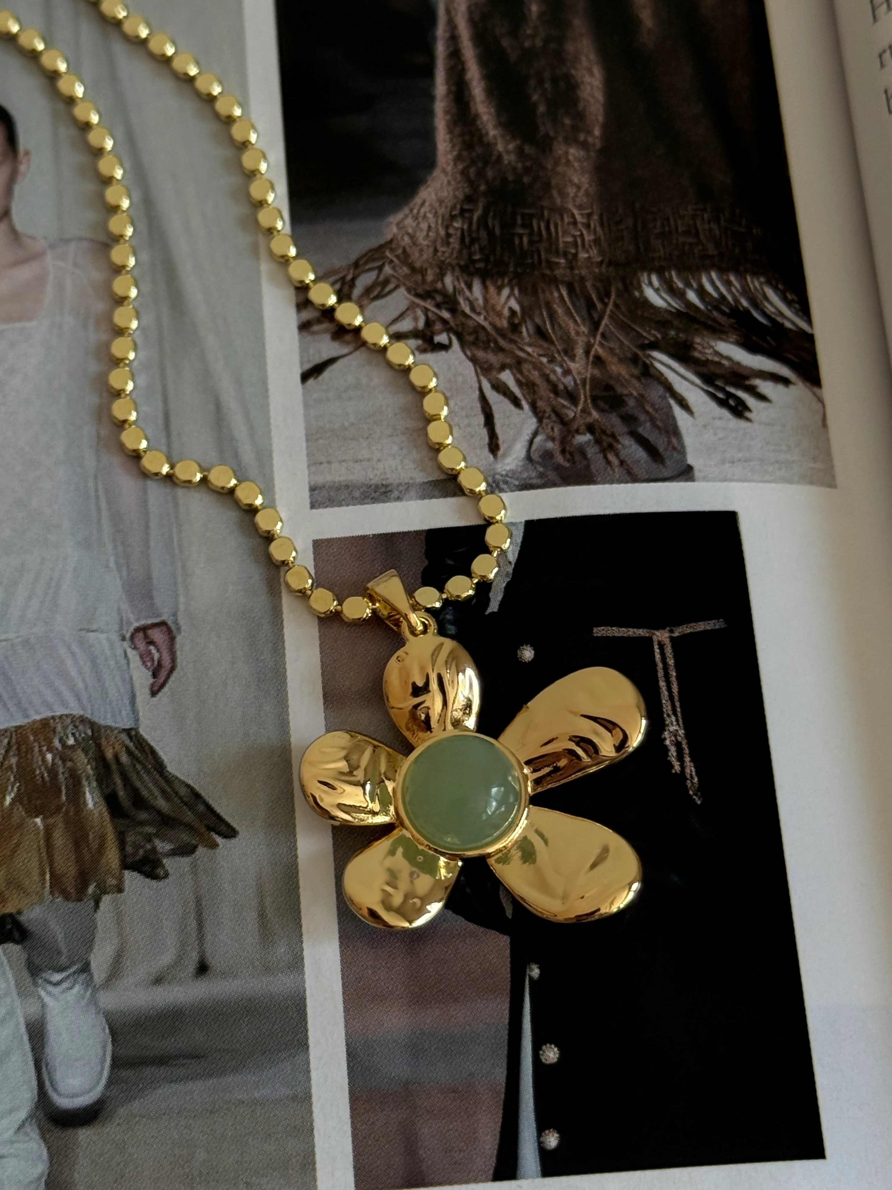 Gold Rengi Yeşil Taşlı Çİçek Kadın Kolye