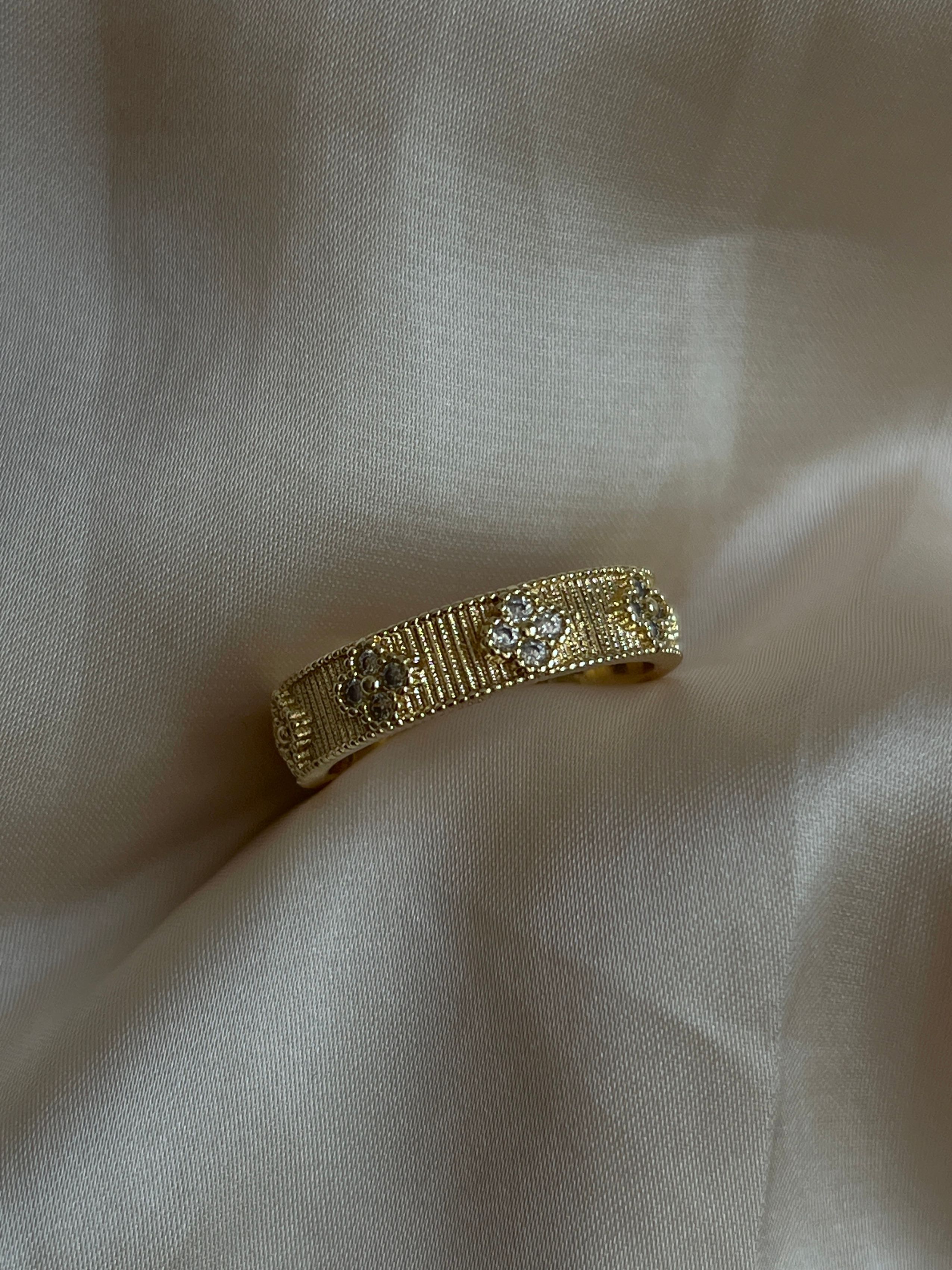 Gold Rengi Zirkon Taşlı Yonca Model Kadın Yüzük