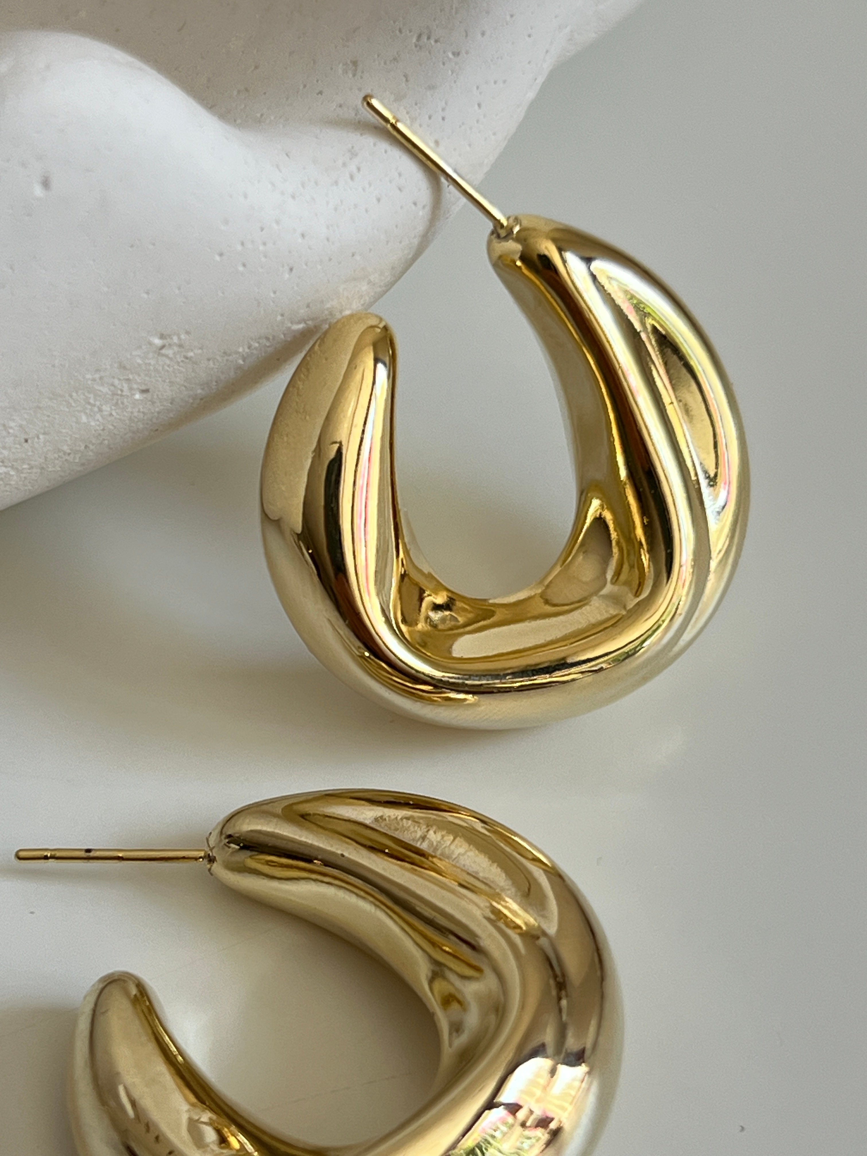 Gold Rengi Yarım Halka Kadın Küpe