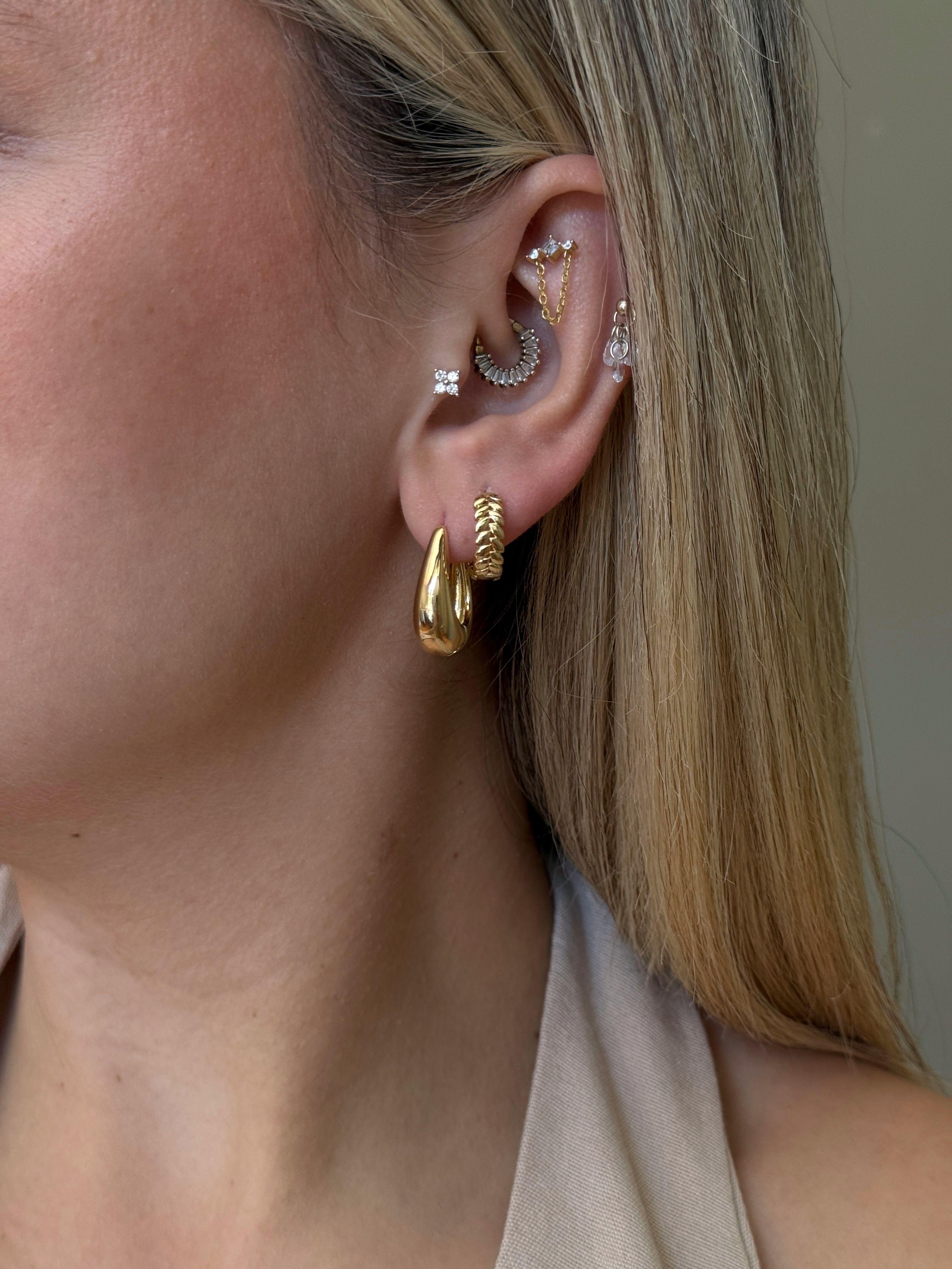 Gold Rengi Yaprak Model Xupıng Kadın Küpe