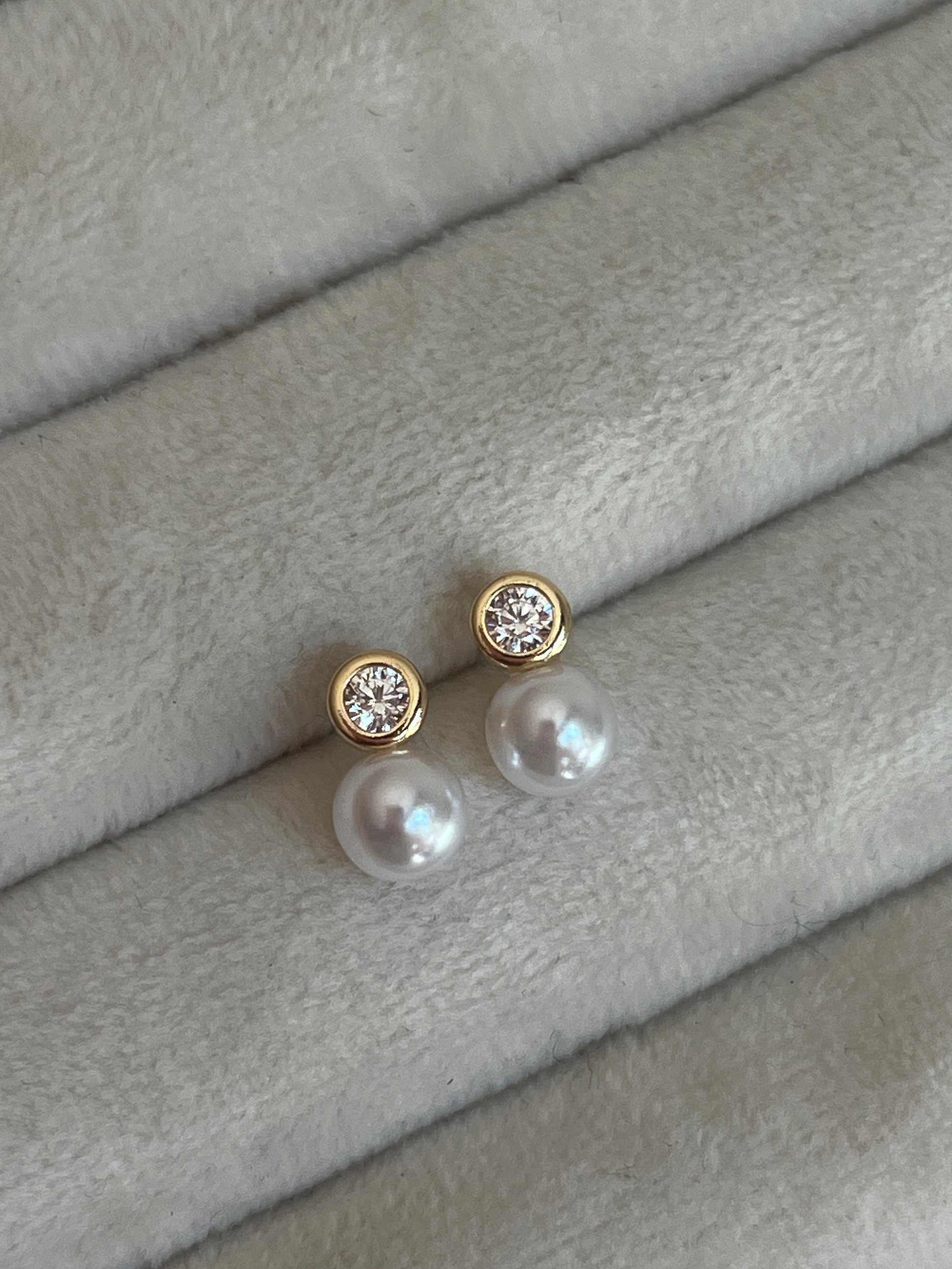 Gol Rengi Zirkon Taşlı İnci Model Kadın Minimal Küpe