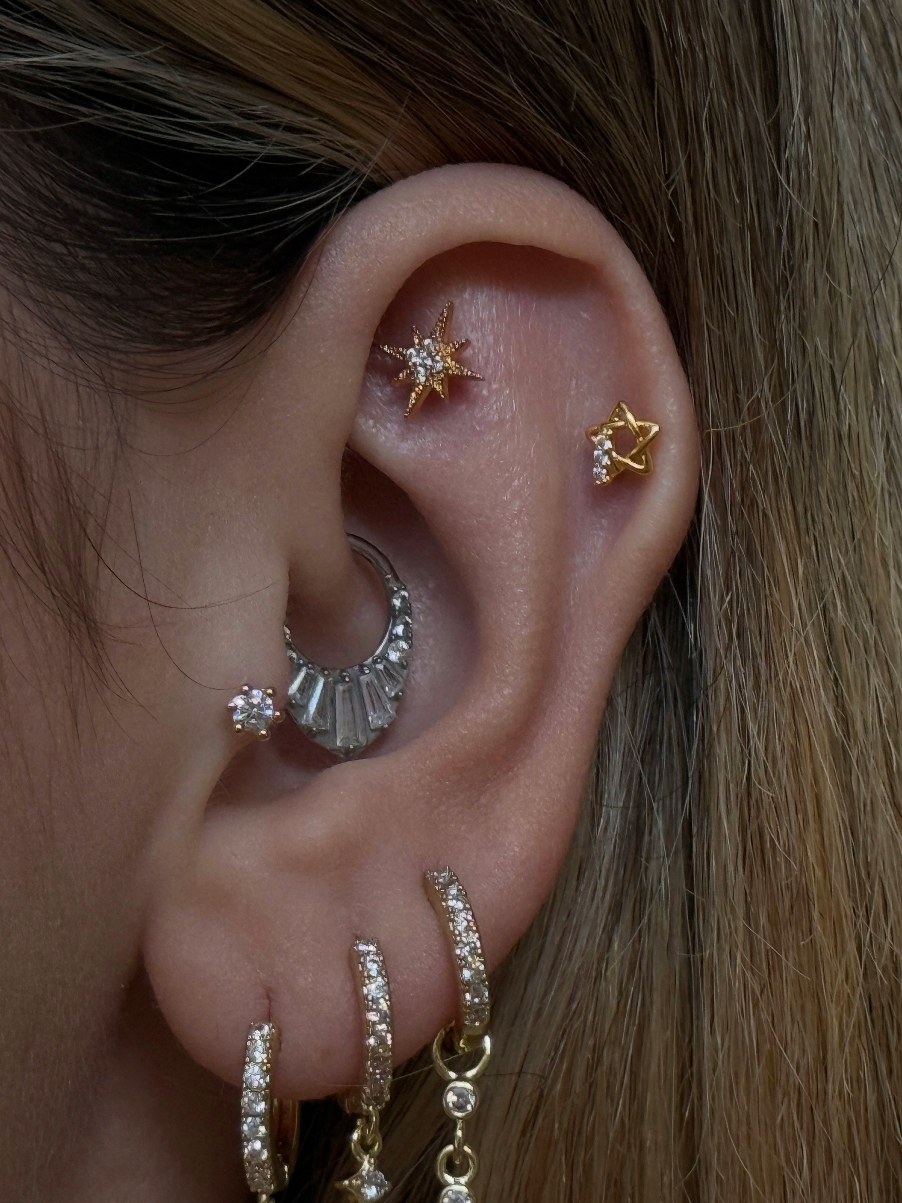 Gold Rengi Zirkon Taş Detaylı Yıldız Model Kadın Piercing