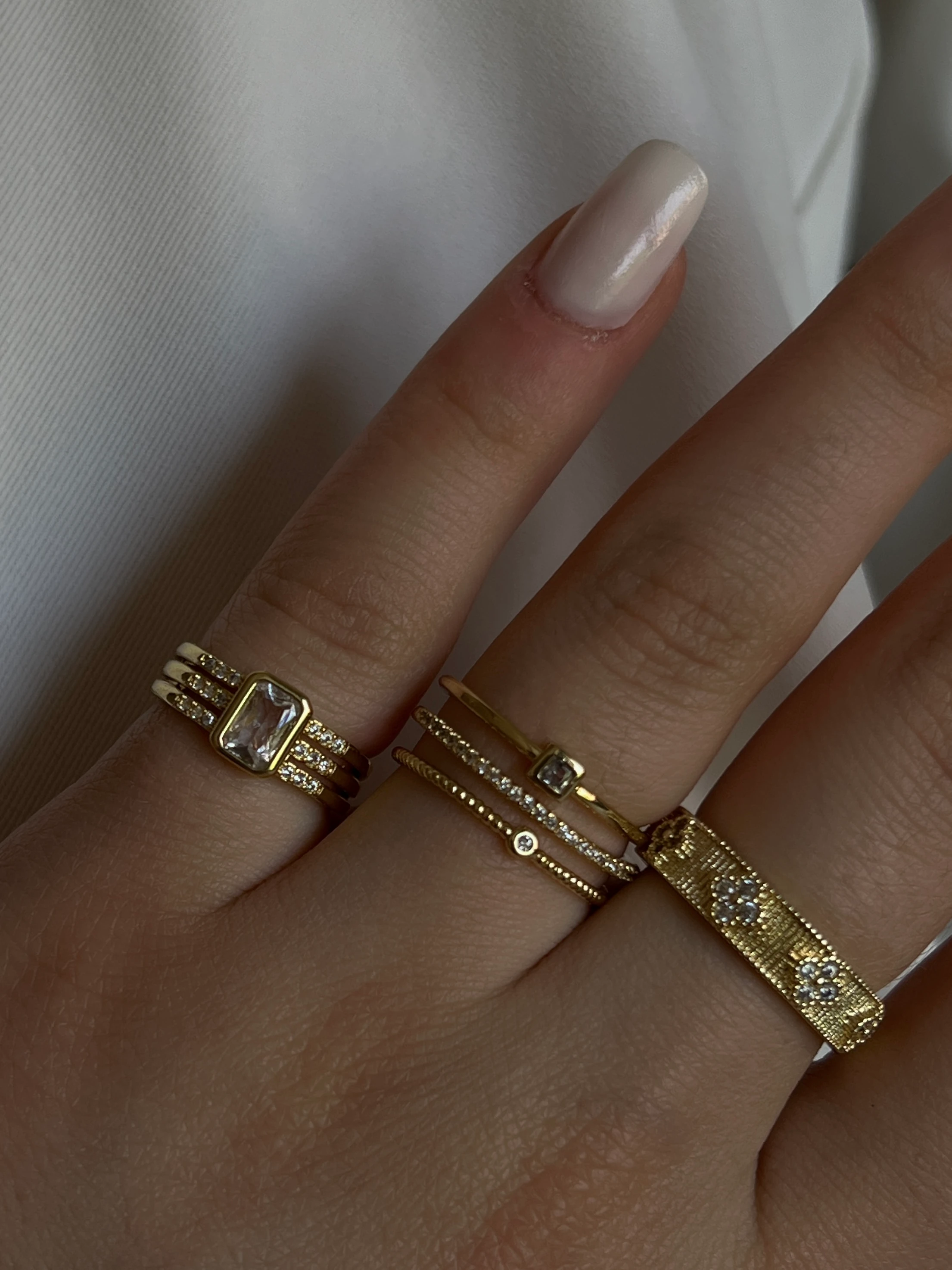 Gold Rengi Baget Zirkon Taşlı Serçe Parmak Kadın Yüzük 