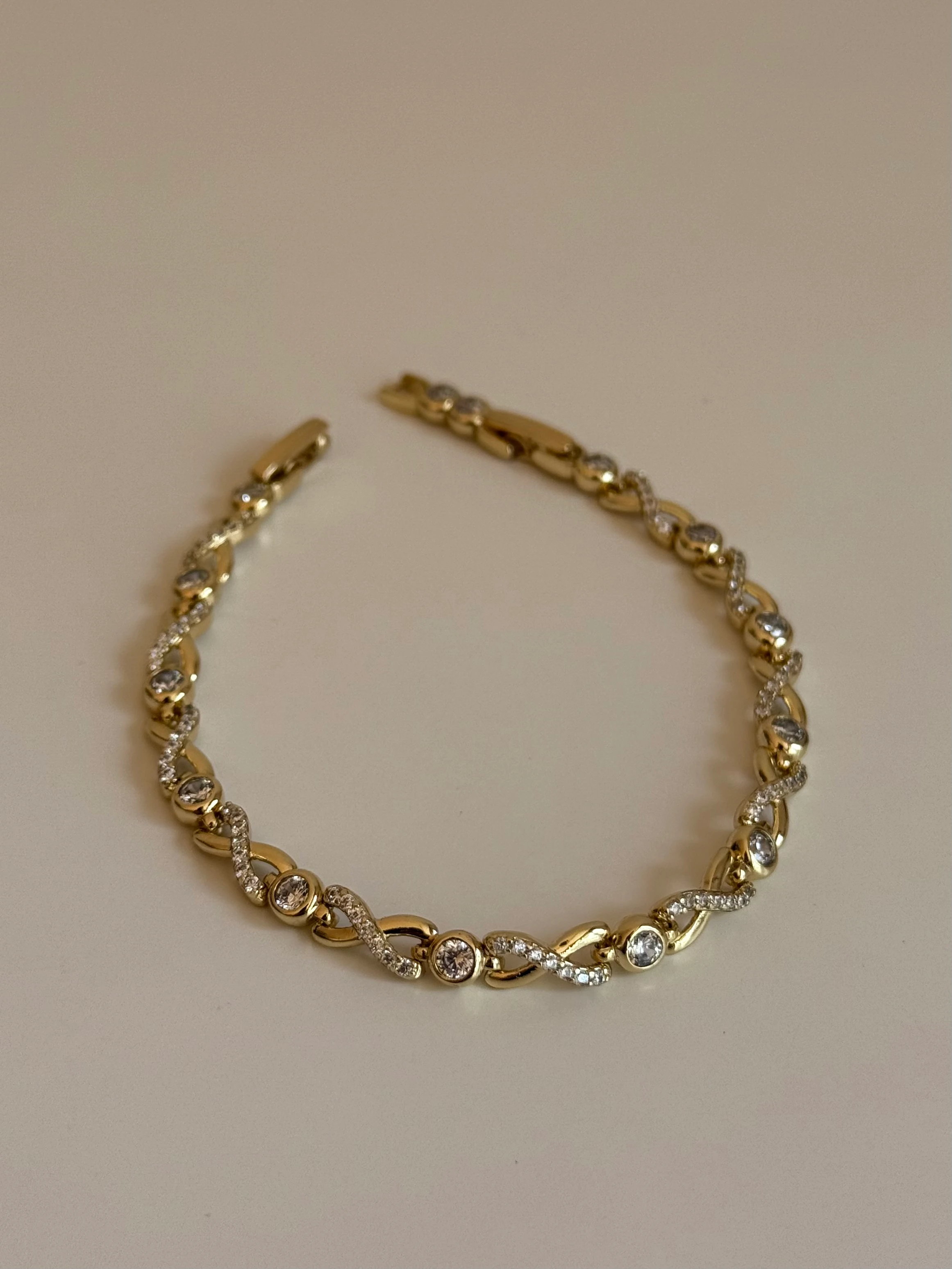 Gold Rengi Yuvarlak Taş Detaylı Sonsuzluk Model Xupıng Kadın Bileklik