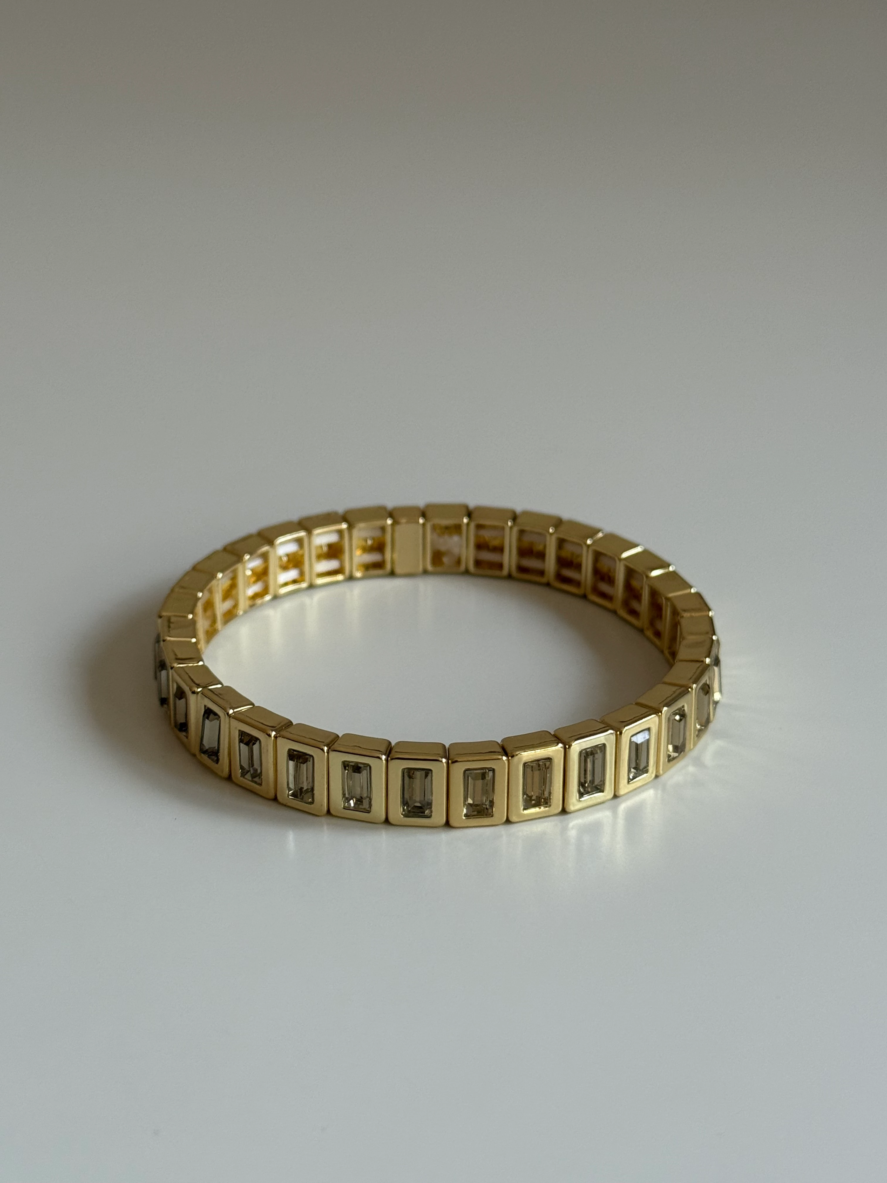 Gold Rengi Küçük Renkli Taşlı Kadın Bileklik