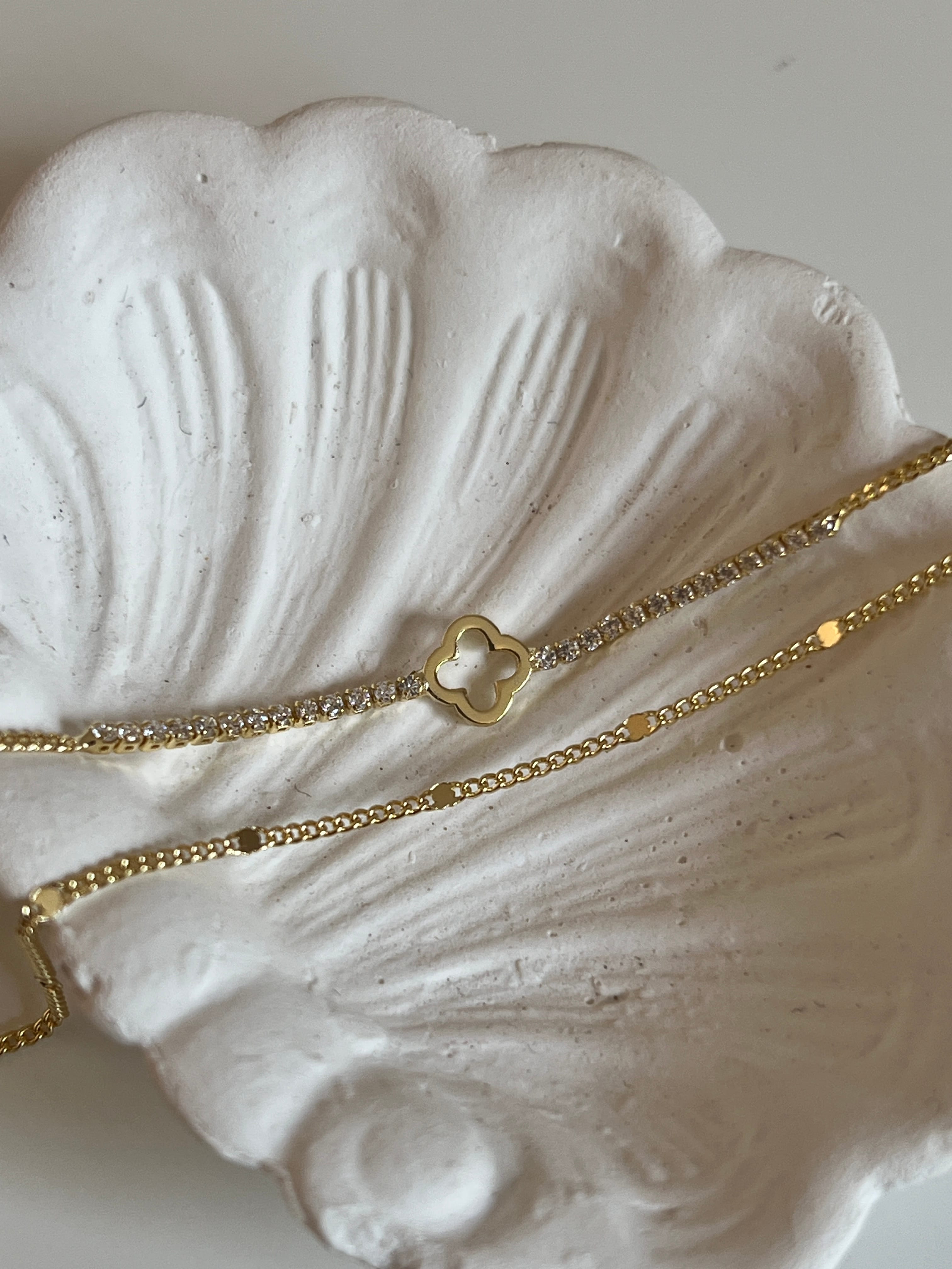 Gold Rengi Çift Sıra Zirkon Taşlı Yonca Figürlü Kadın Bileklik