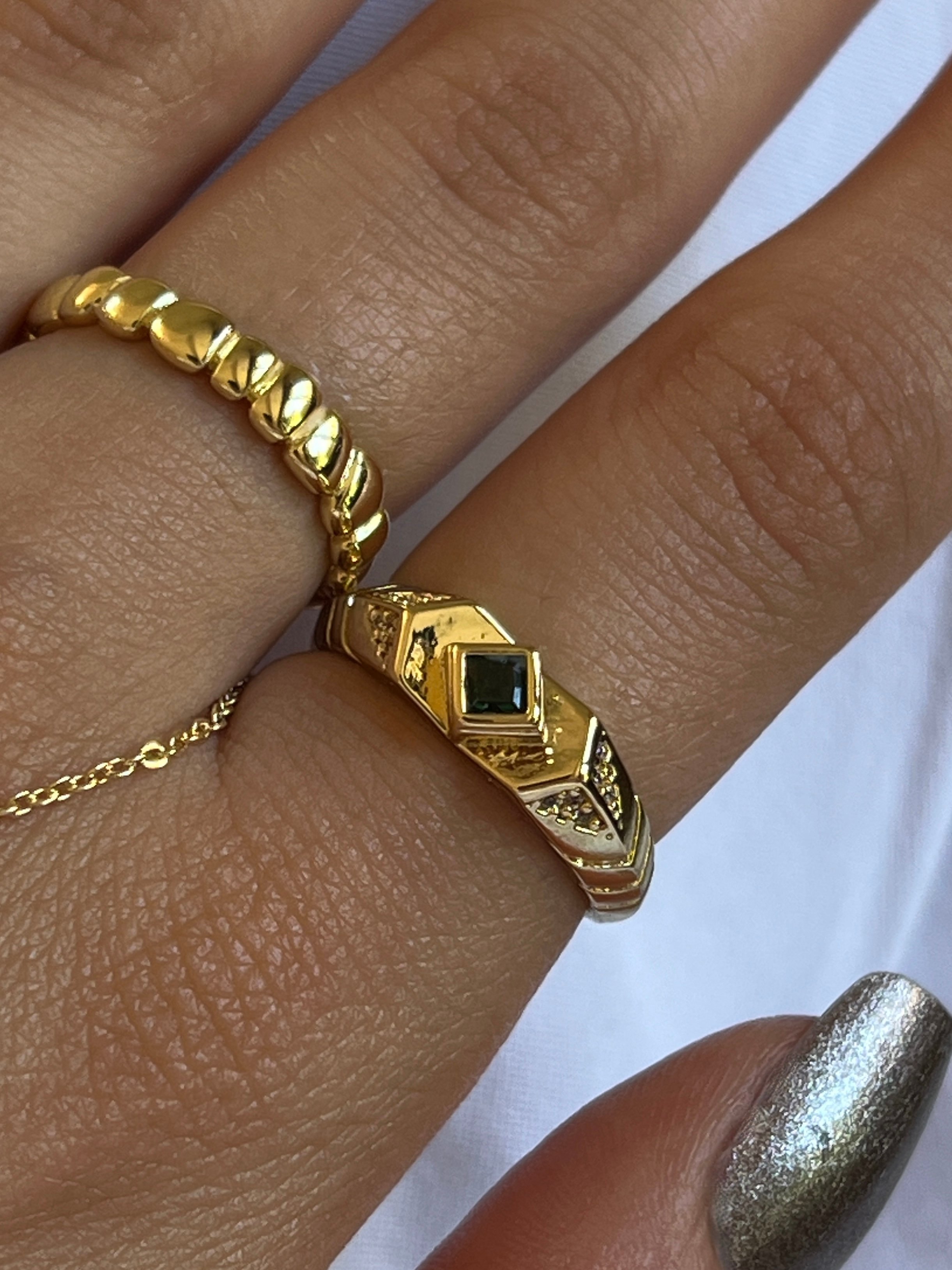 Gold Rengi Yeşil Zirkon Taş Detaylı Kadın Yüzük