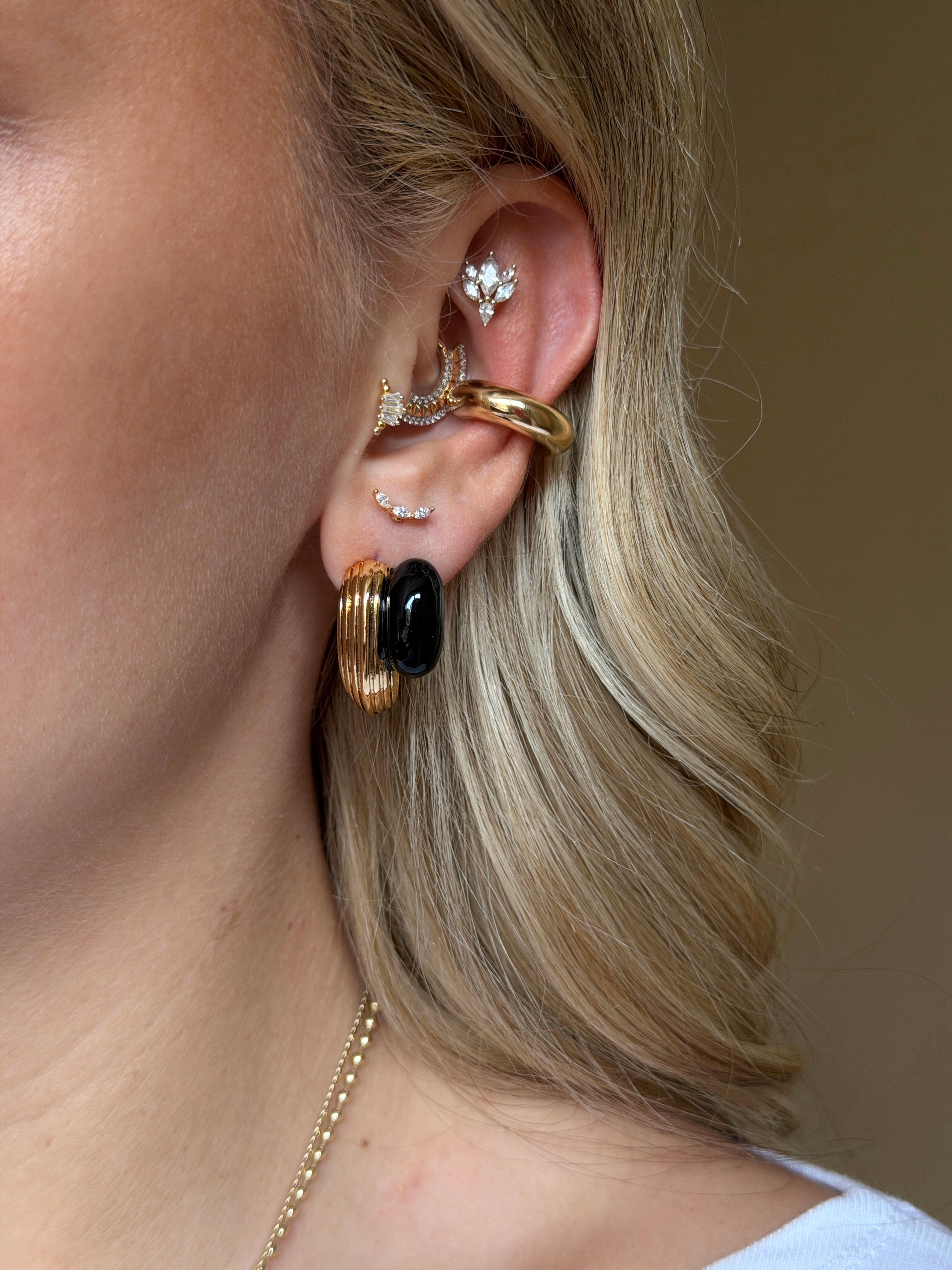 Halka Model Kadın Kıkırdak Küpe