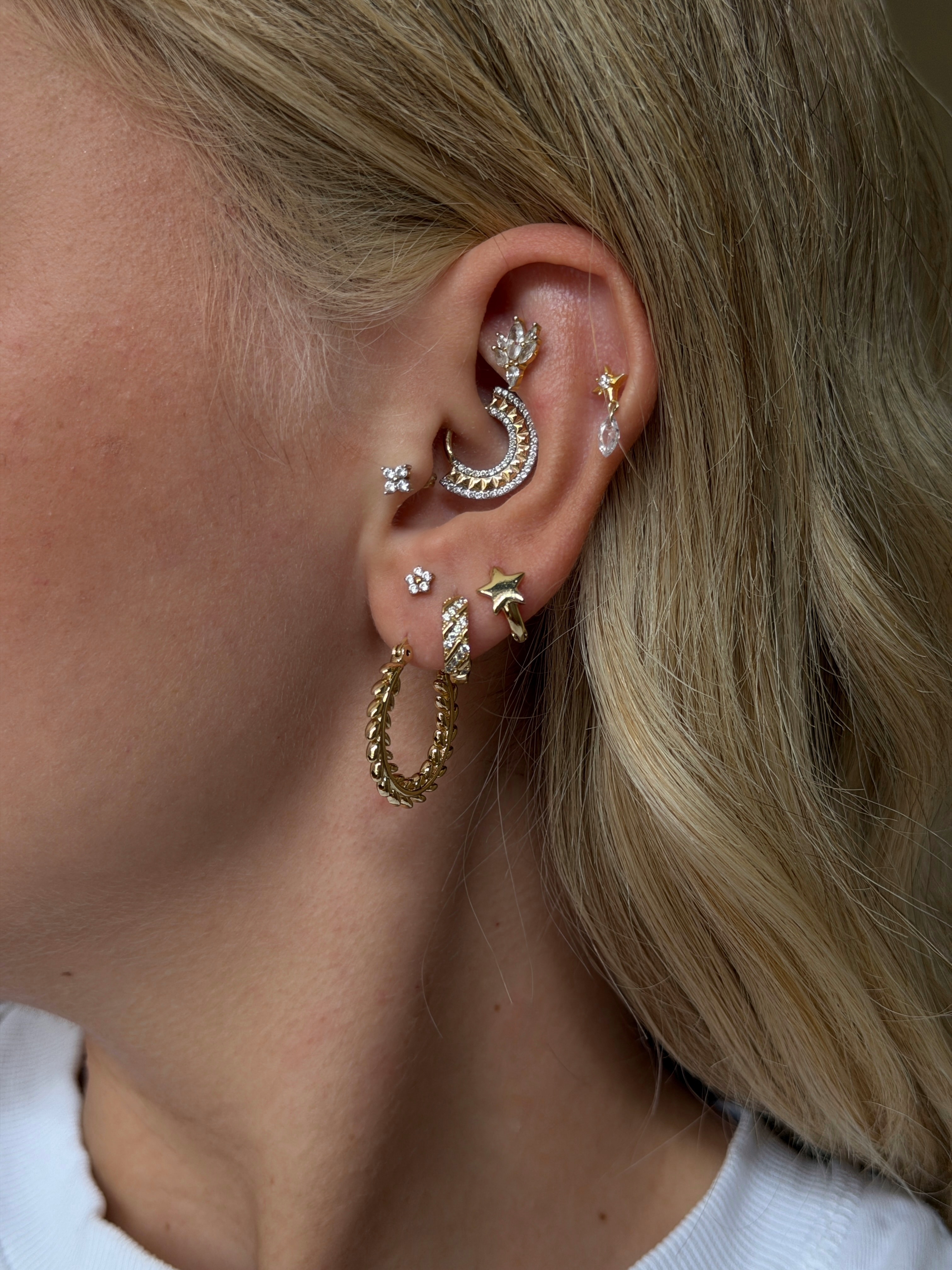 Gold Rengi Yıldız Detaylı Xupıng Kadın Küpe