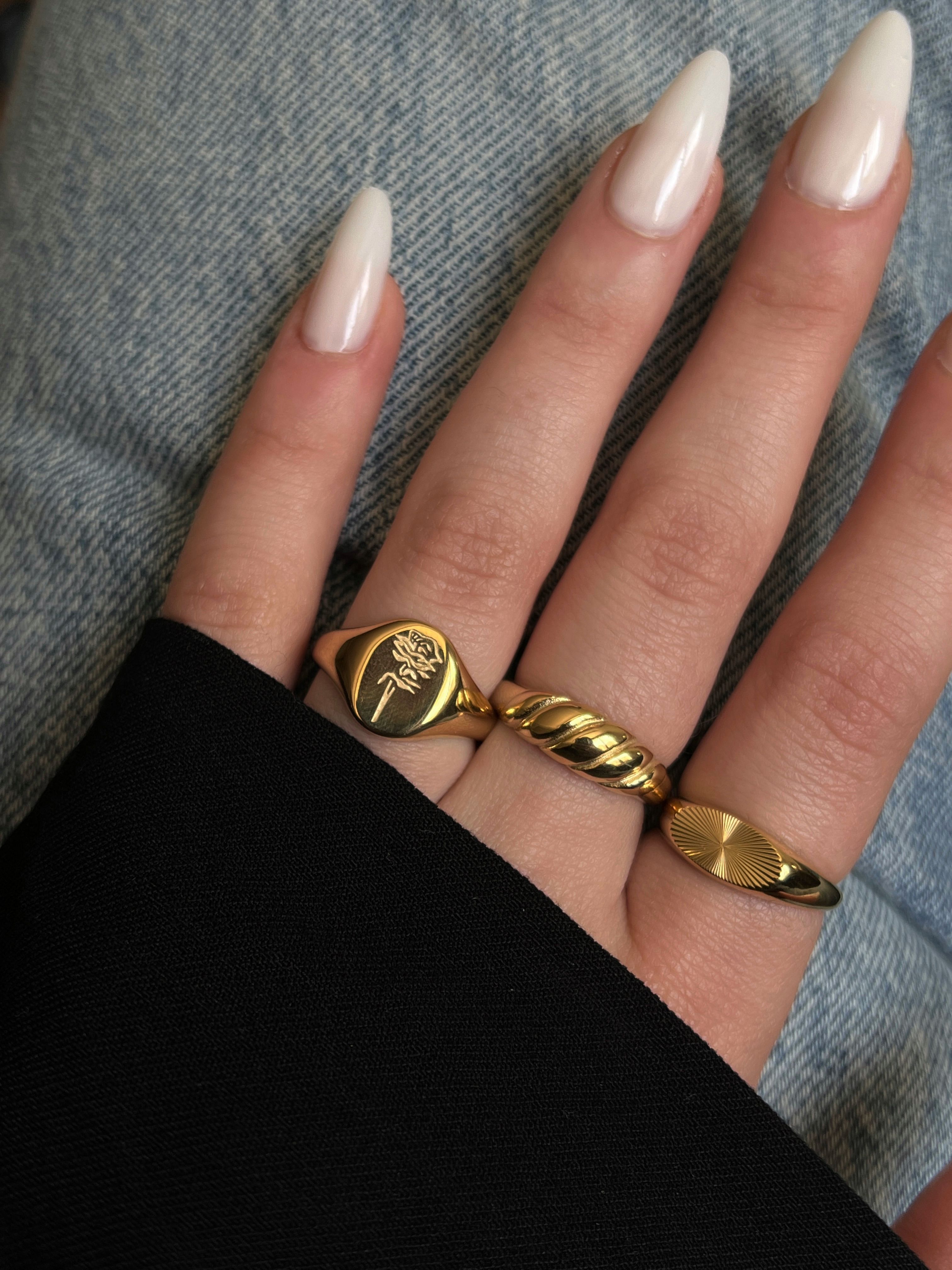 Gold Rengi Oval Model Kadın Yüzük