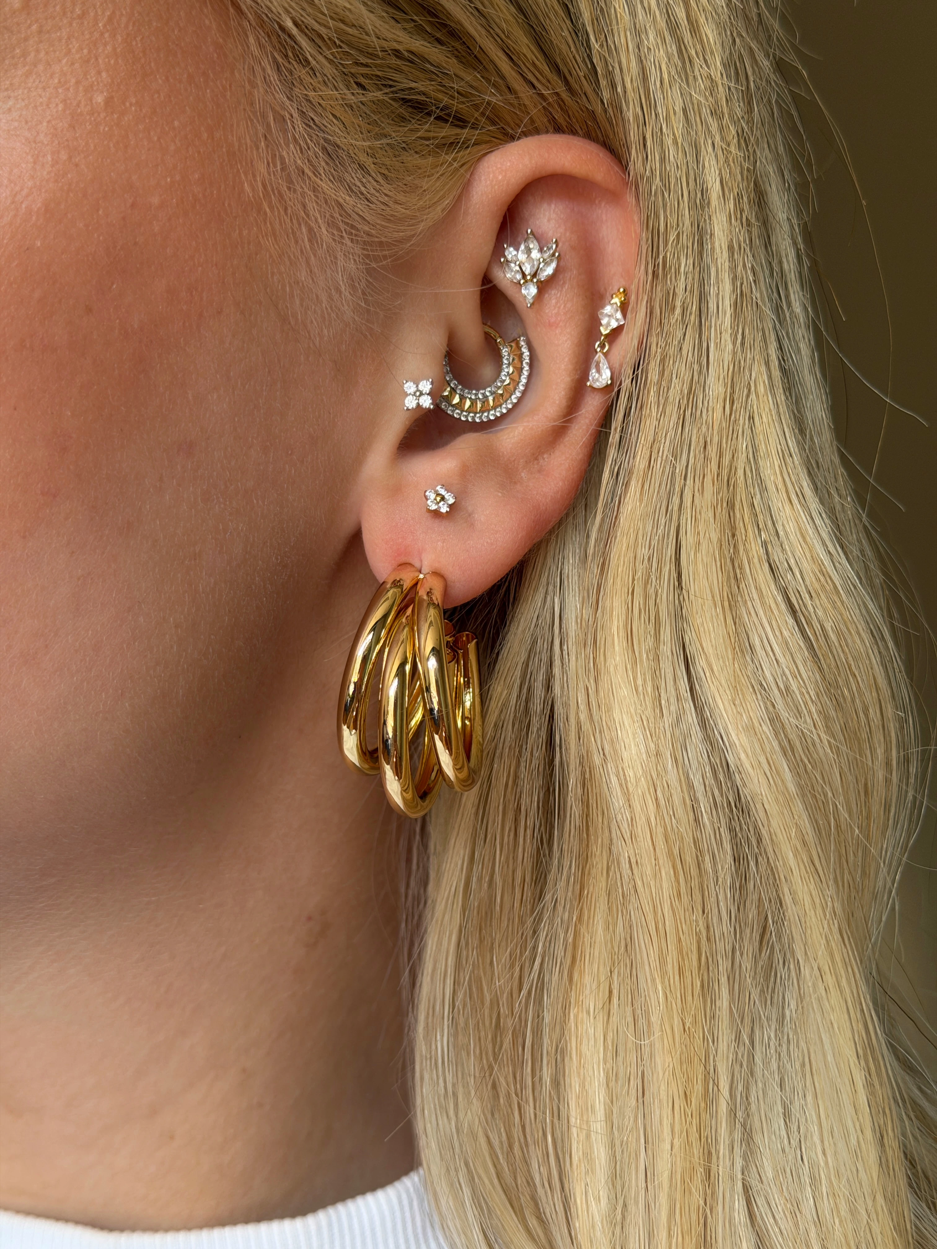 Gold Rengi Üç Sıra Halka Kadın Küpe