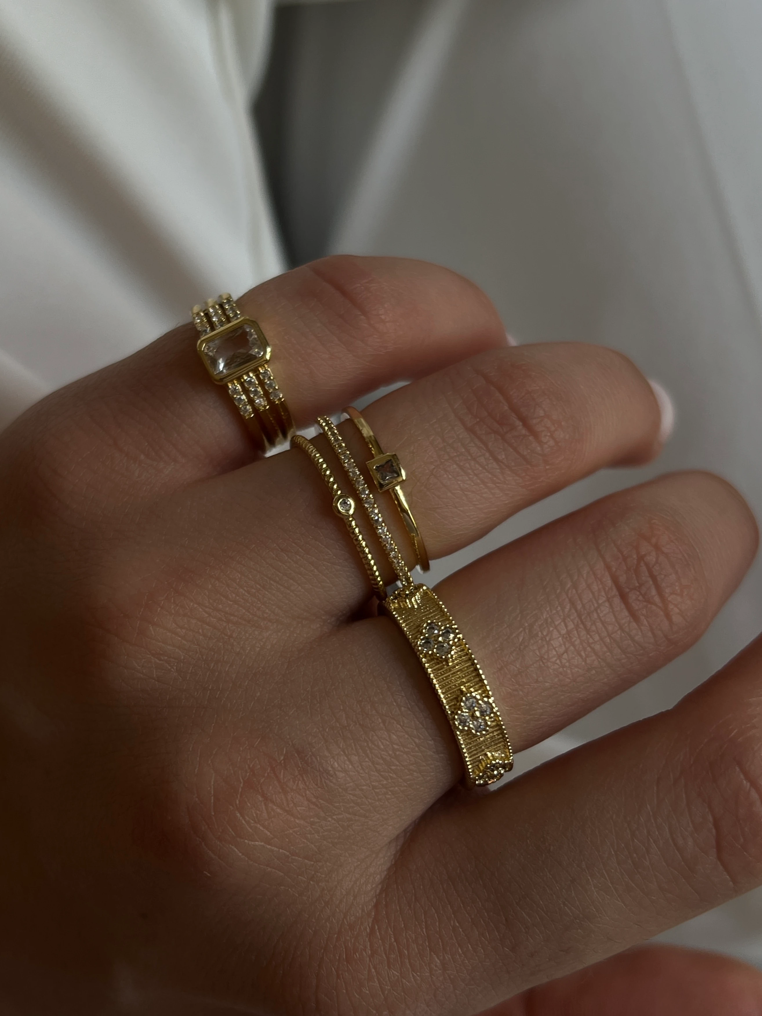 Gold Rengi Baget Zirkon Taşlı Serçe Parmak Kadın Yüzük 